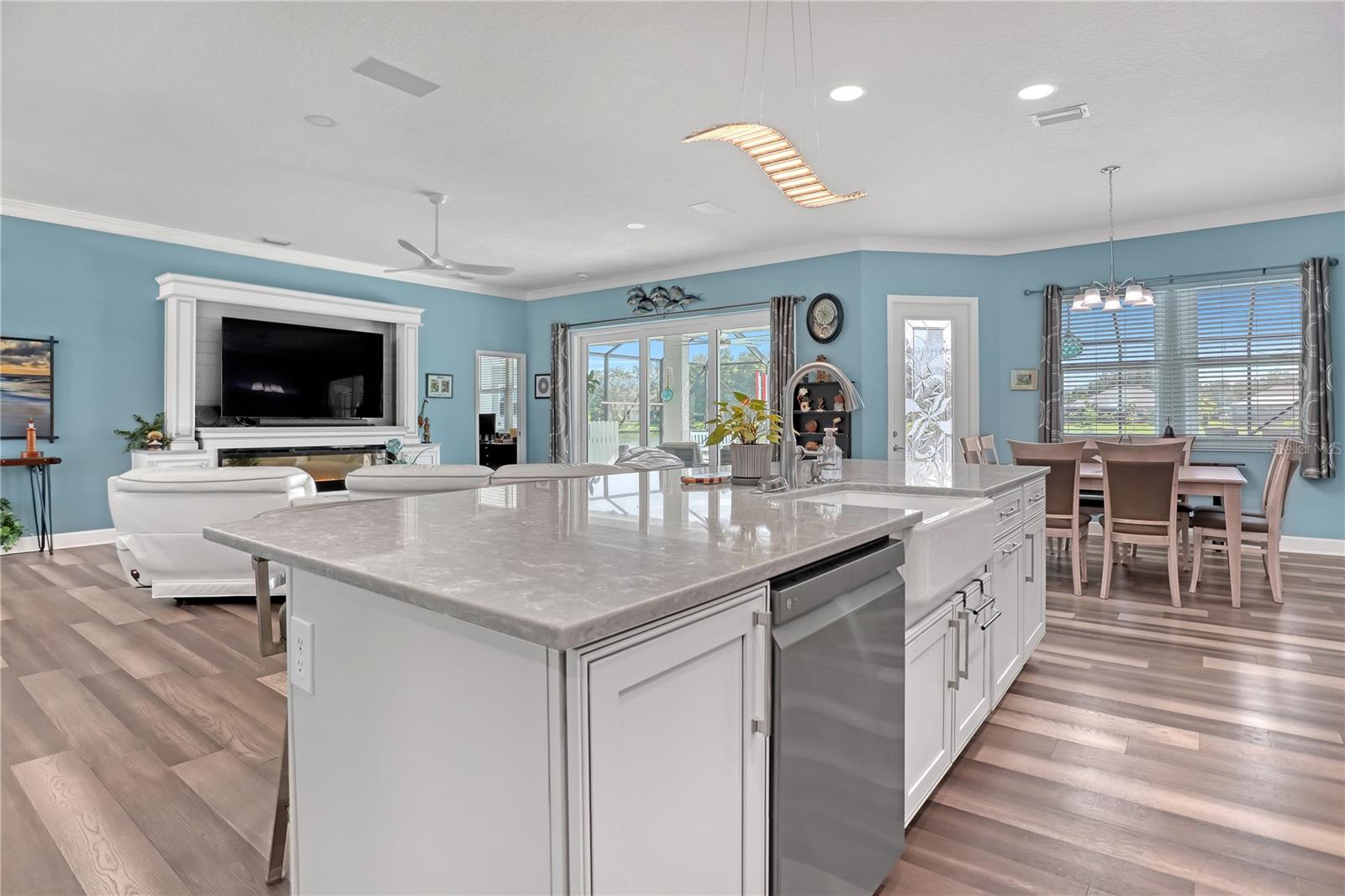 4372 FLETCHER LN