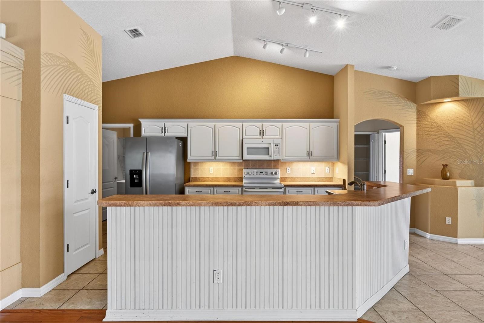 423 PHILLIPS CREEK LN