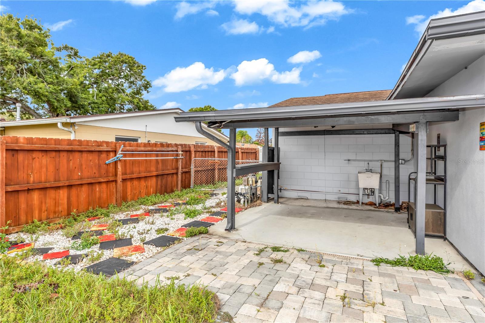 5195 SHARLENE DR