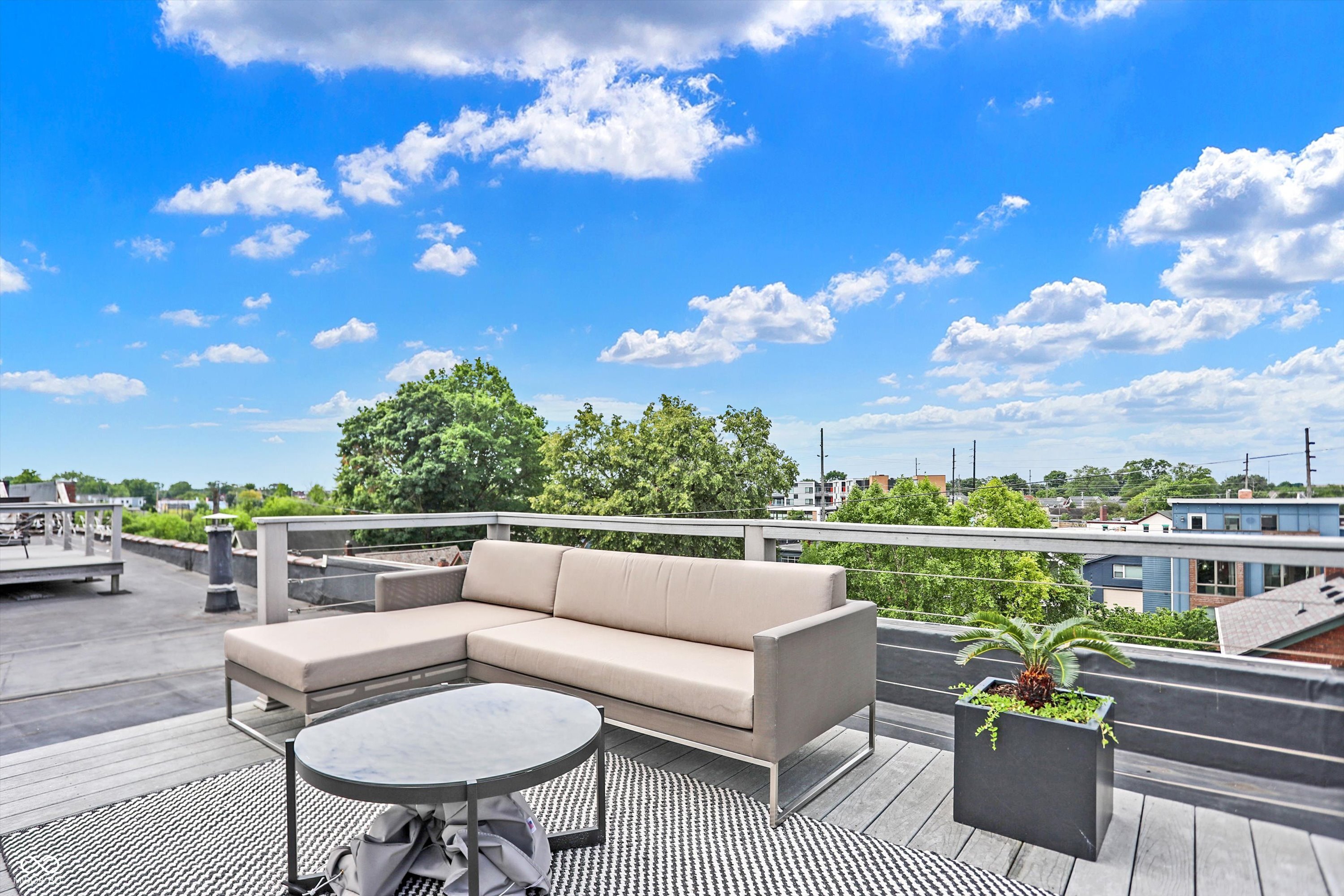 735 Lexington Avenue Unit: 7