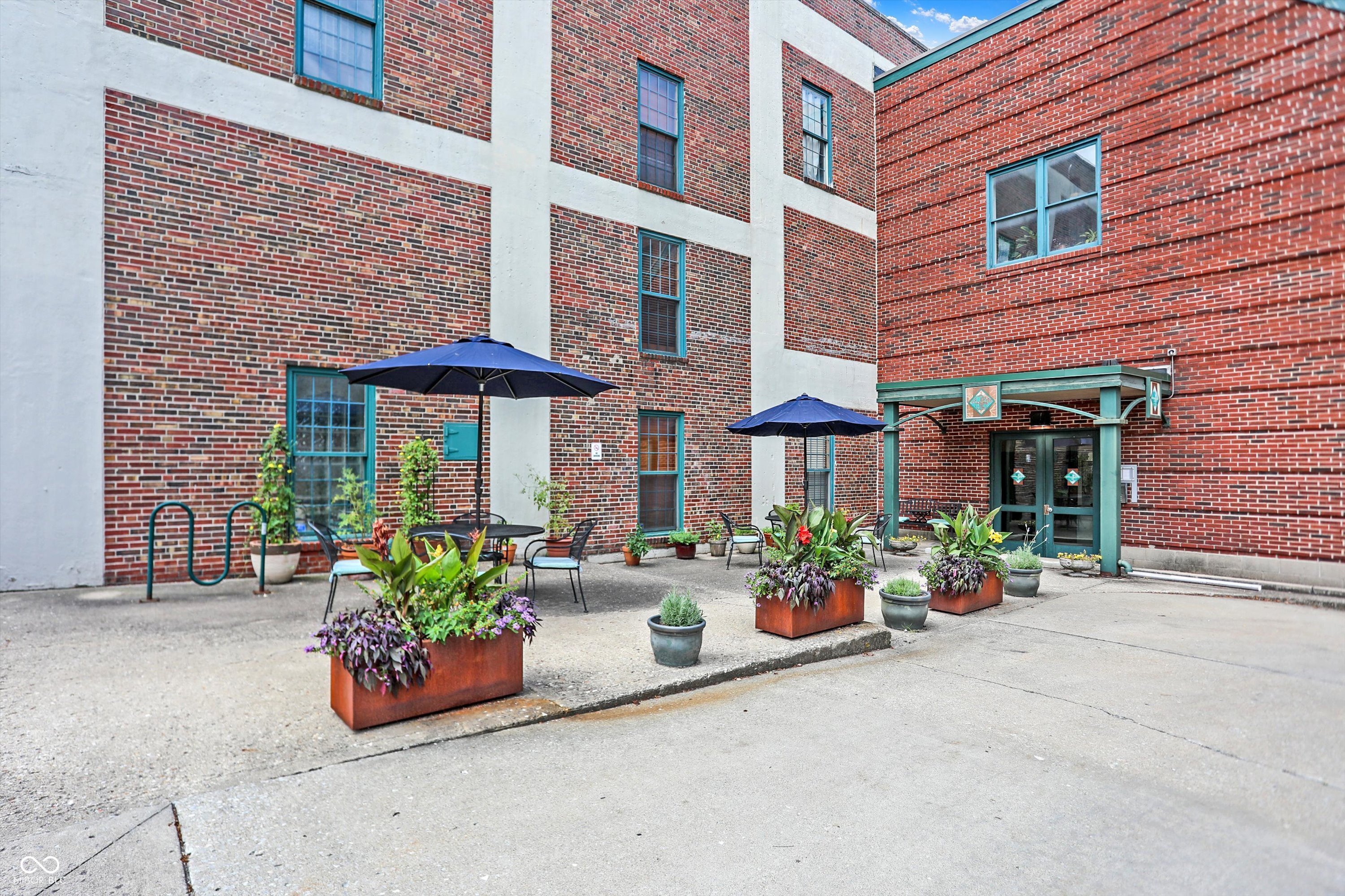 735 Lexington Avenue Unit: 7