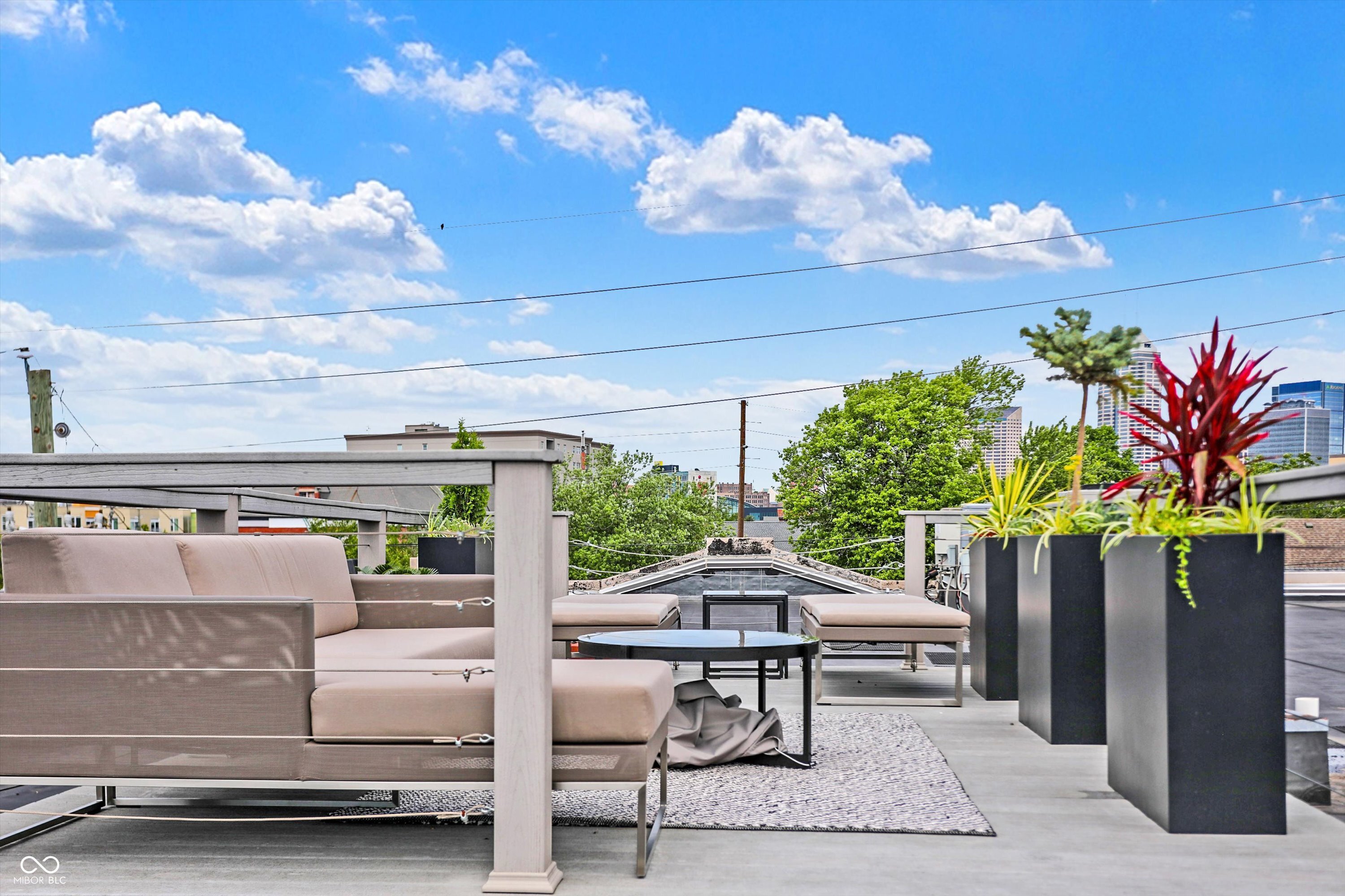 735 Lexington Avenue Unit: 7