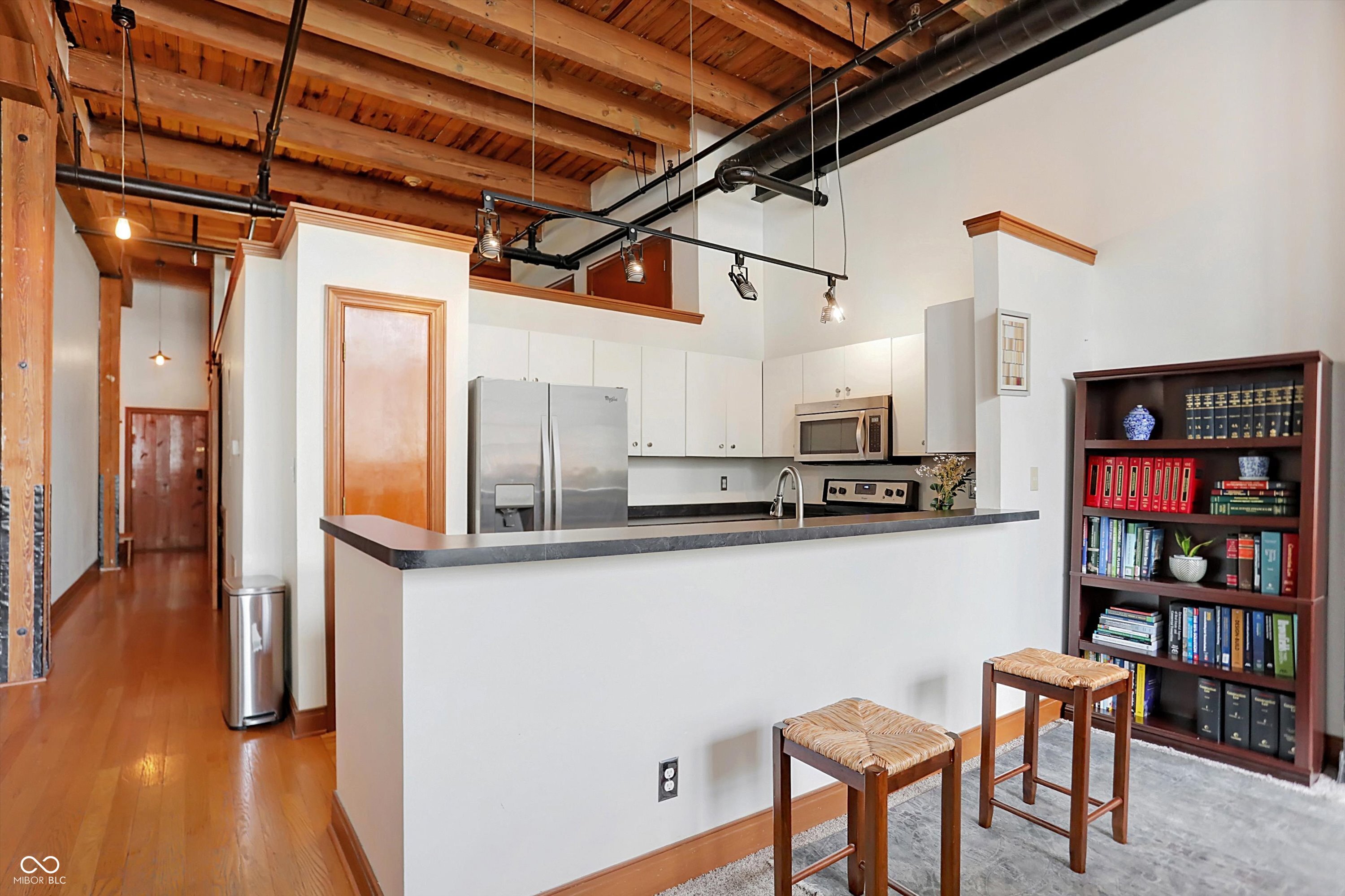 735 Lexington Avenue Unit: 7