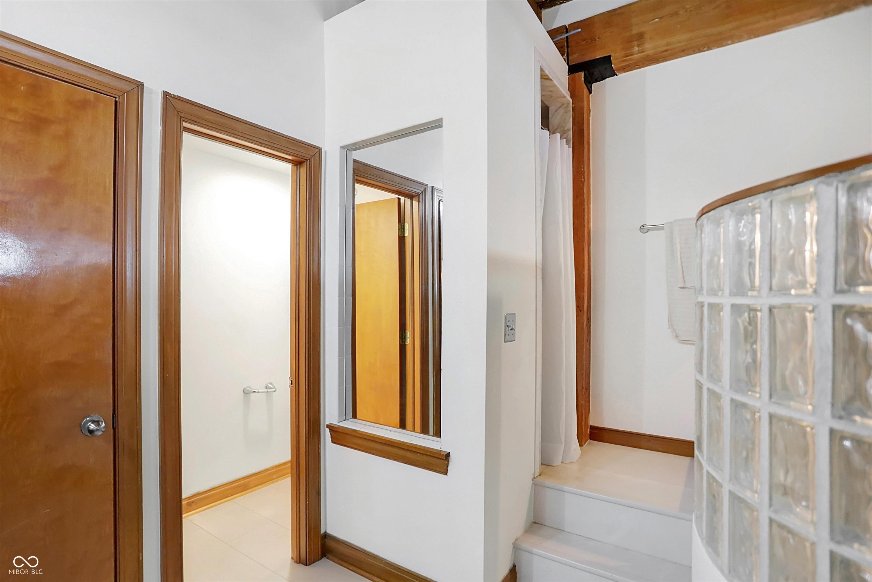 735 Lexington Avenue Unit: 7