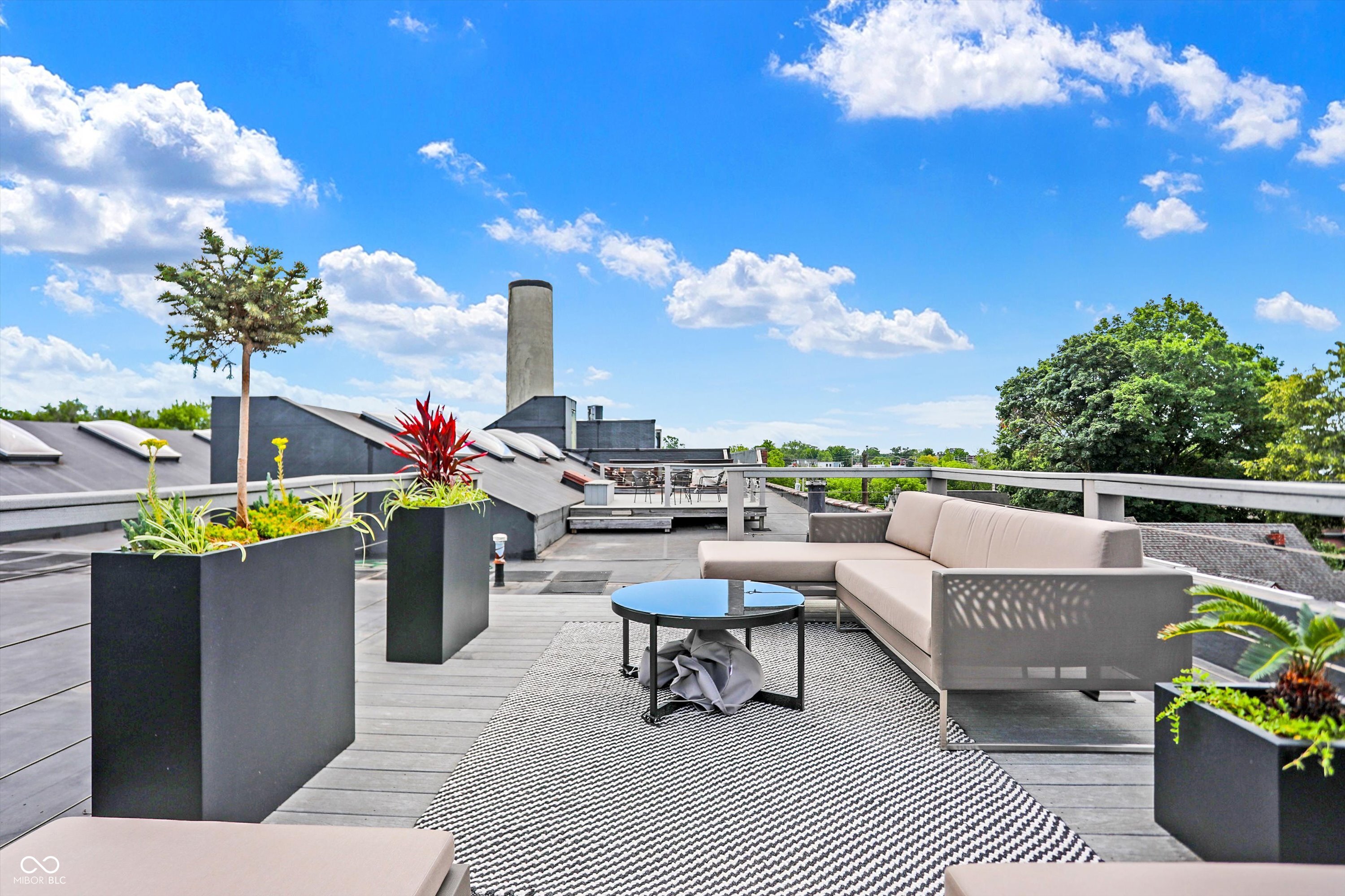 735 Lexington Avenue Unit: 7