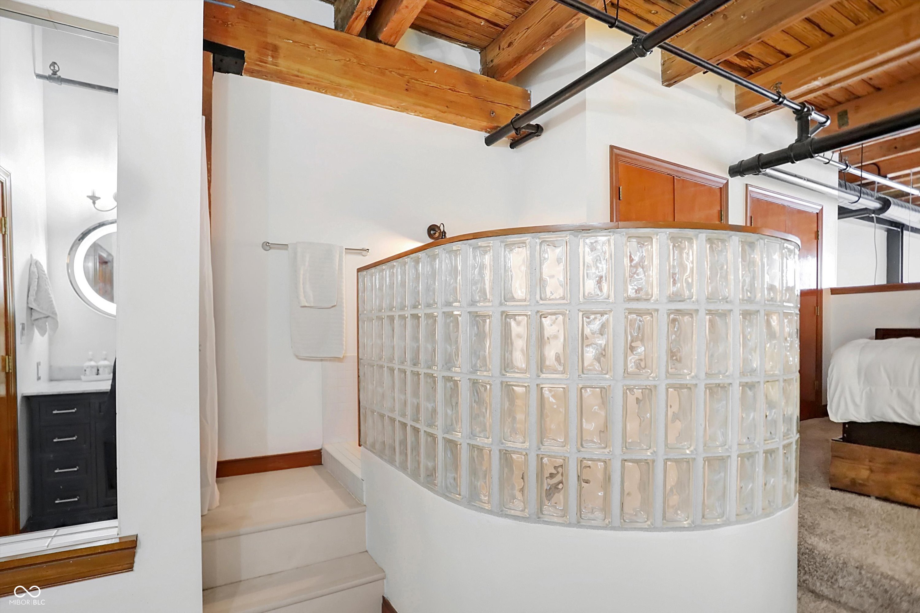 735 Lexington Avenue Unit: 7