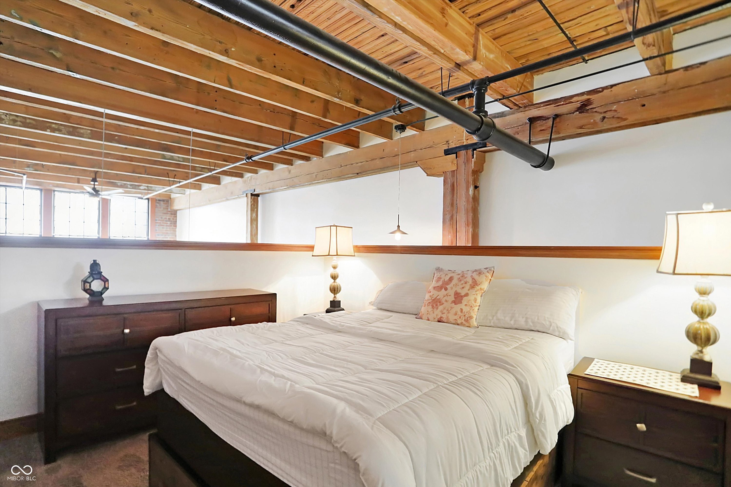 735 Lexington Avenue Unit: 7