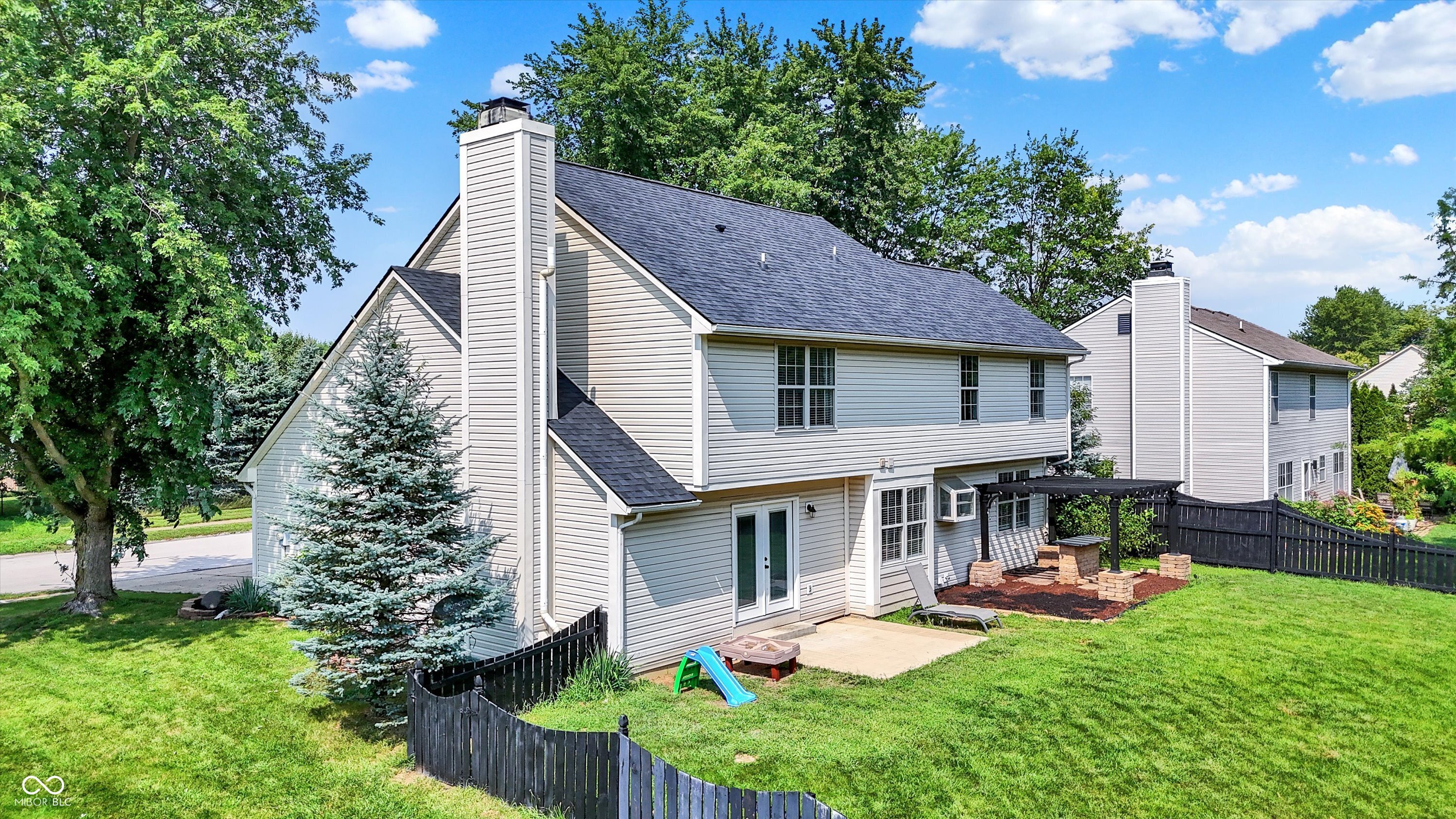 7589 Fox Tail Circle
