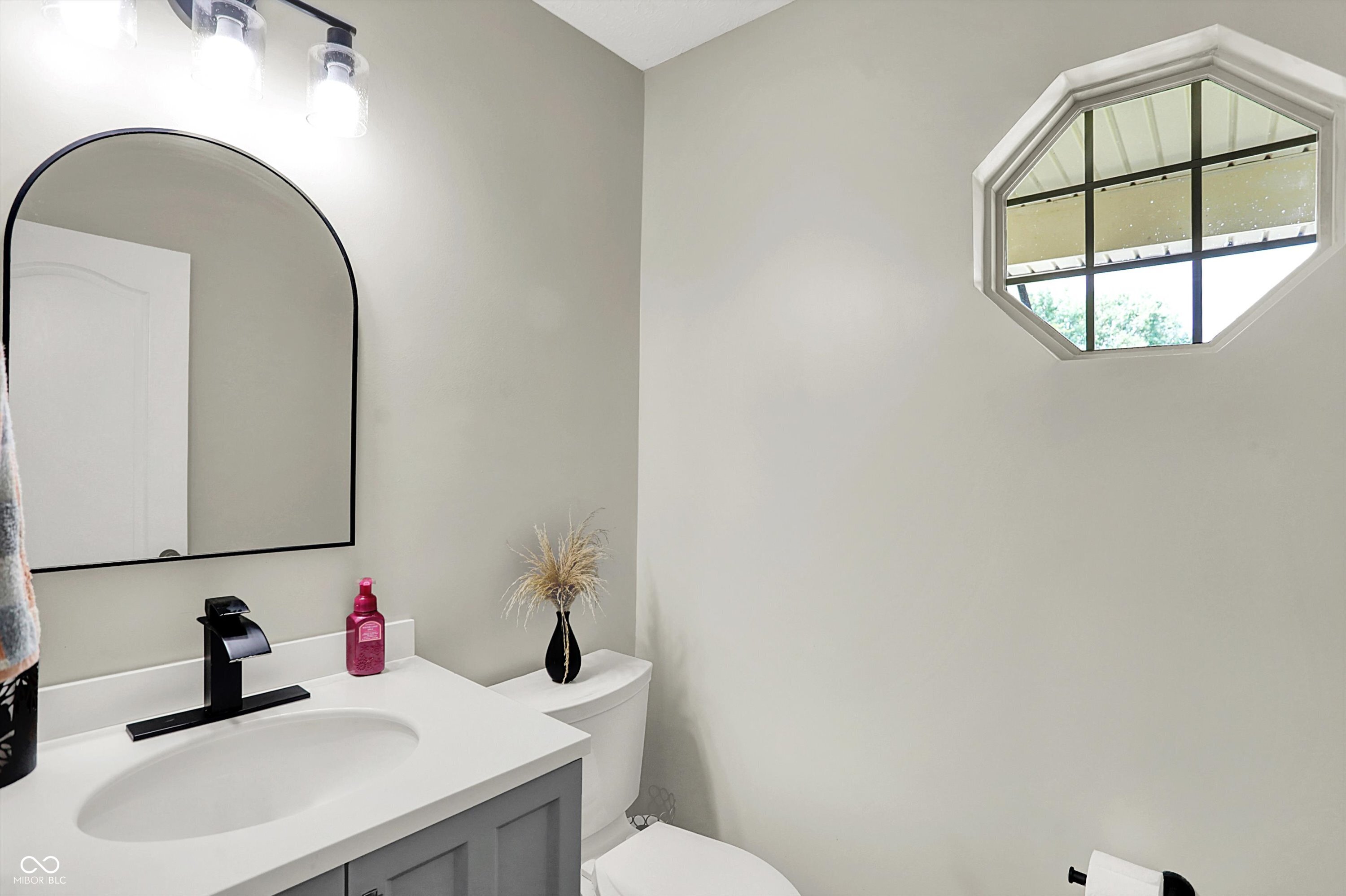 7589 Fox Tail Circle