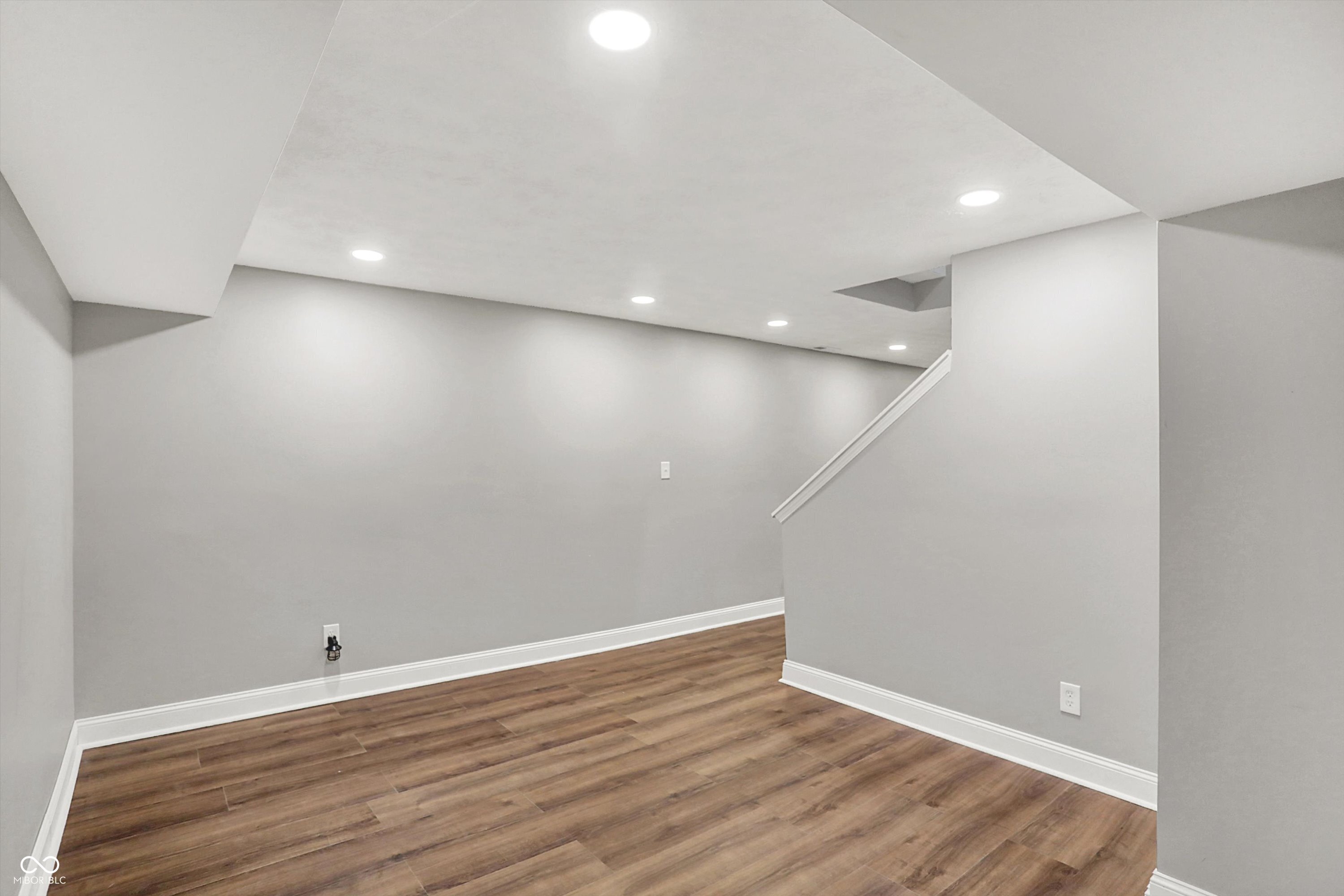 7589 Fox Tail Circle
