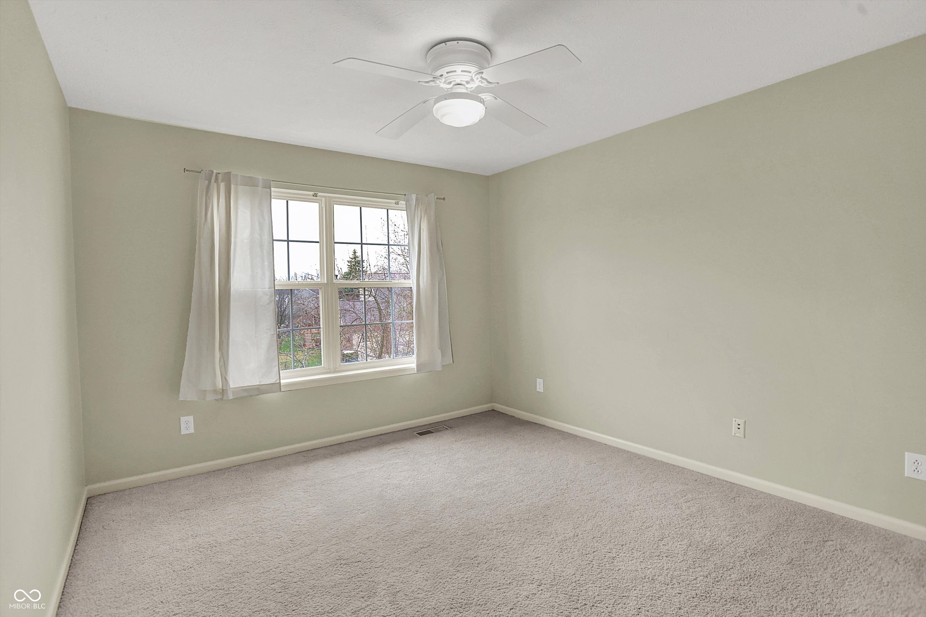 5622 Blackfoot Trail