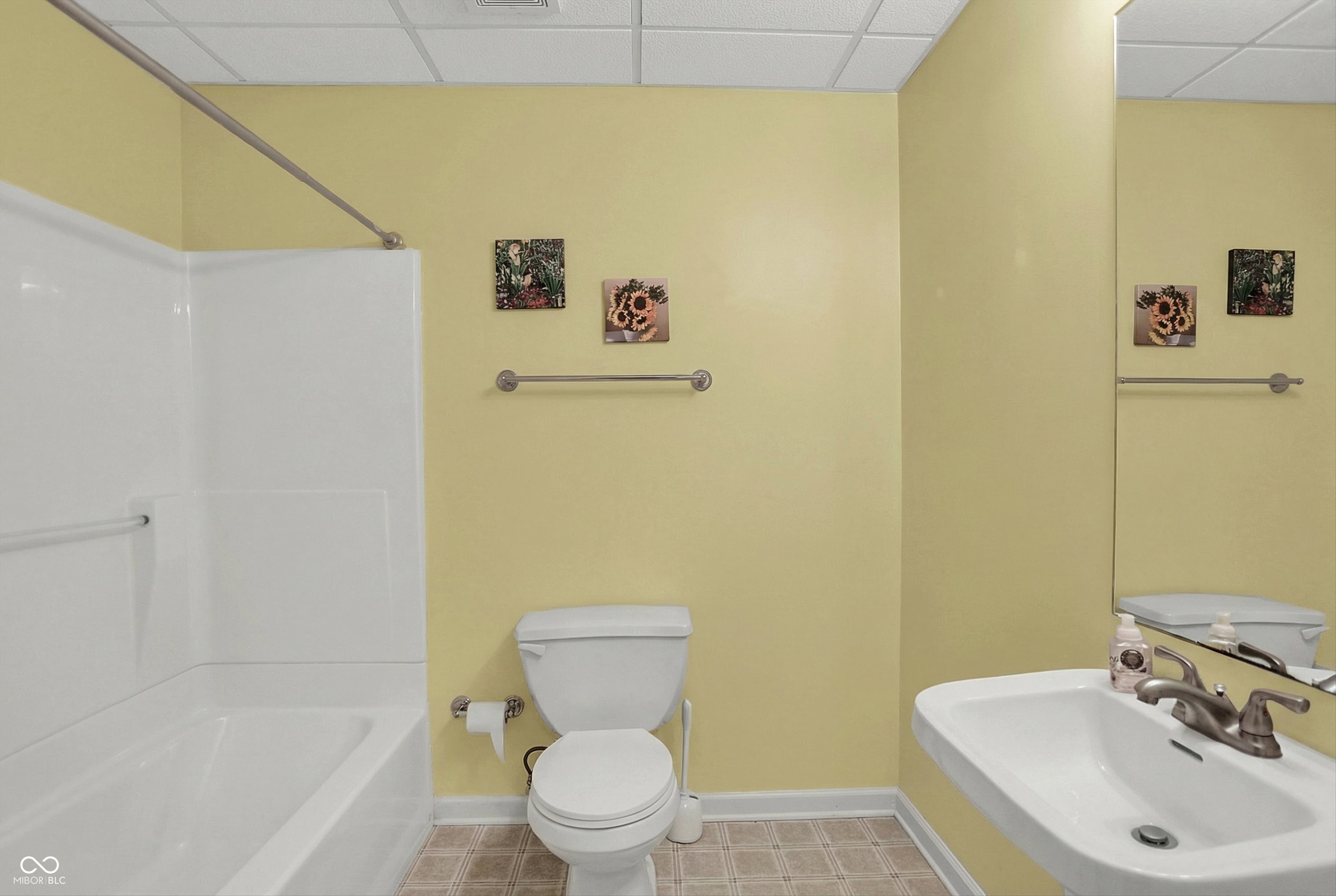 5622 Blackfoot Trail