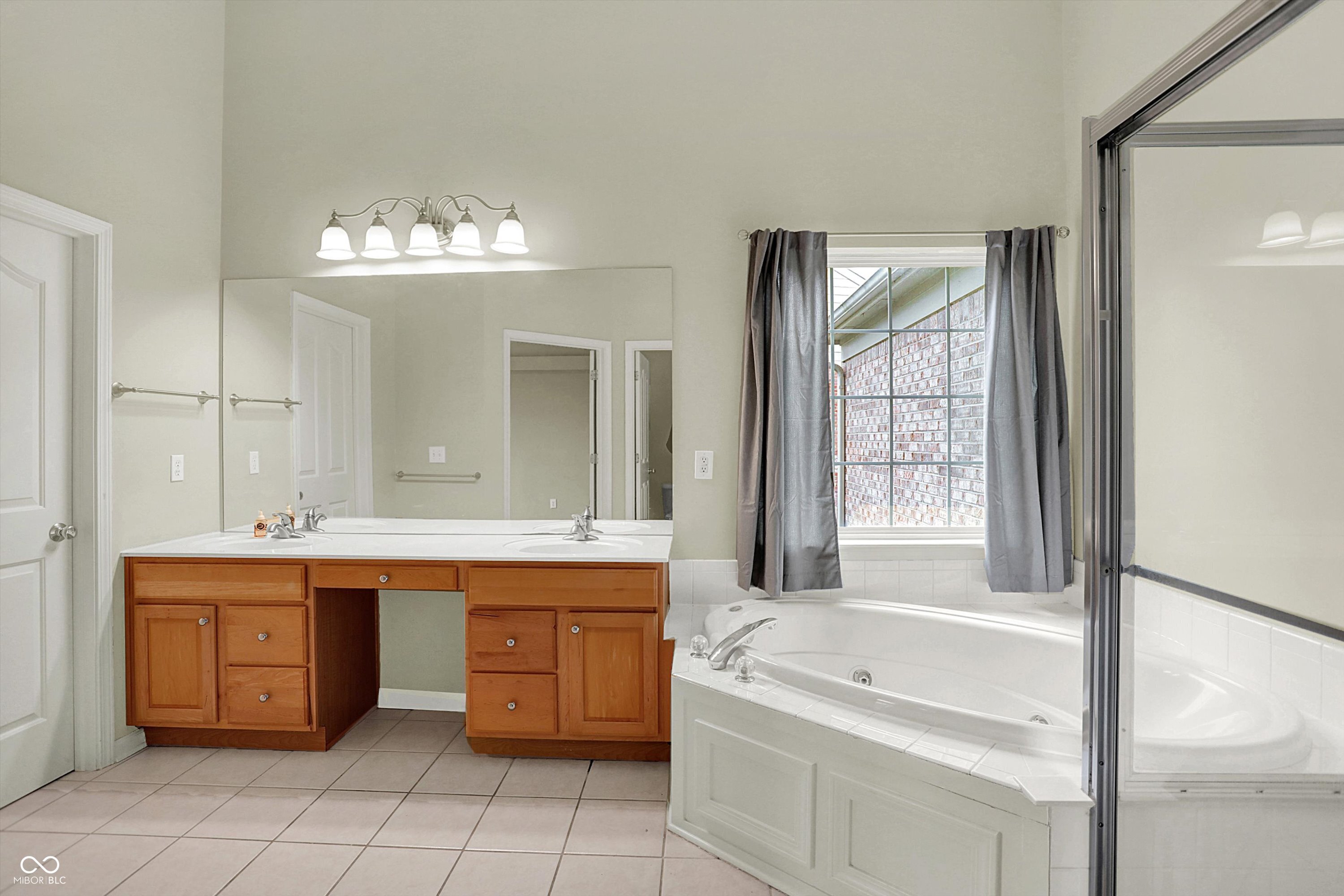 5622 Blackfoot Trail