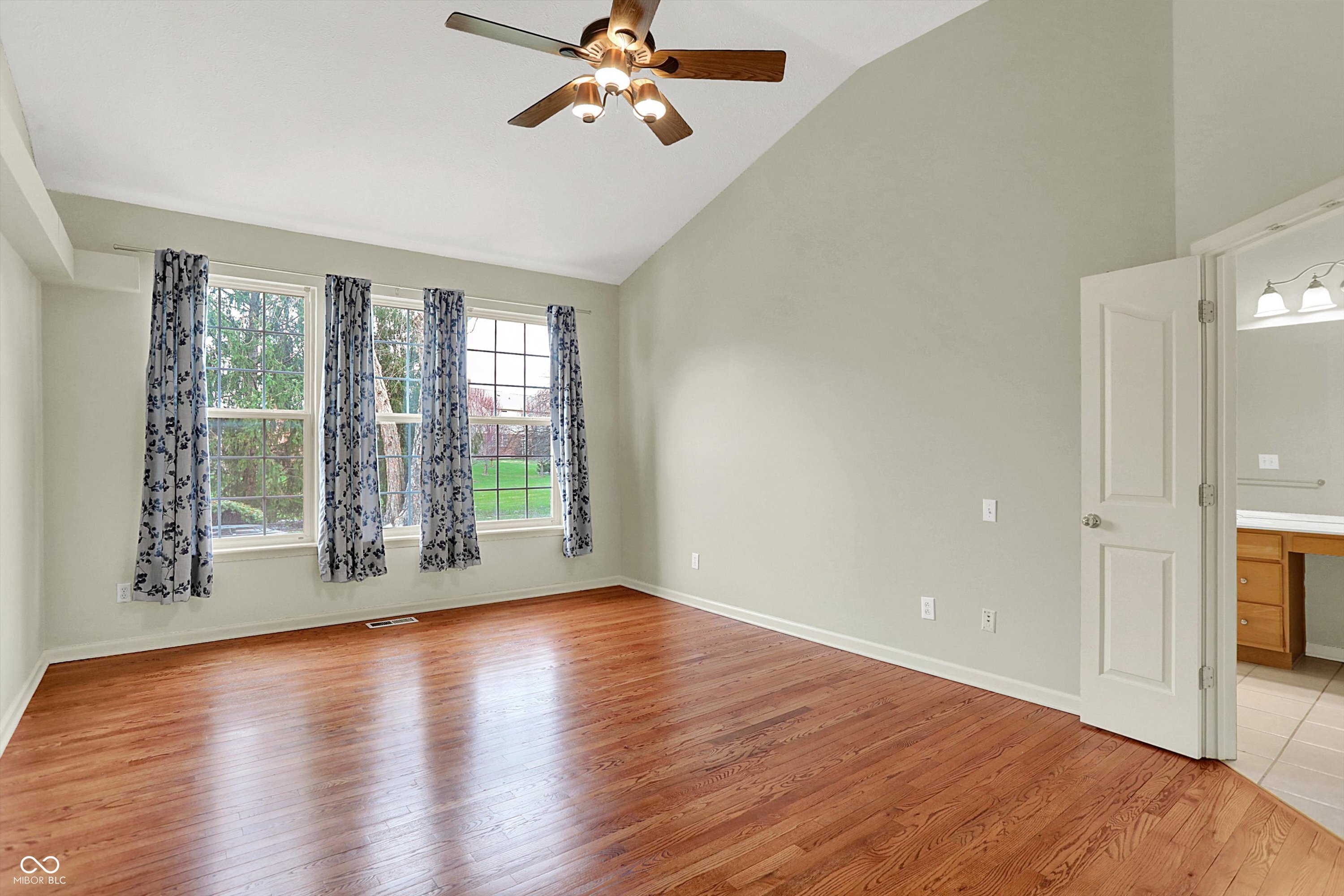 5622 Blackfoot Trail