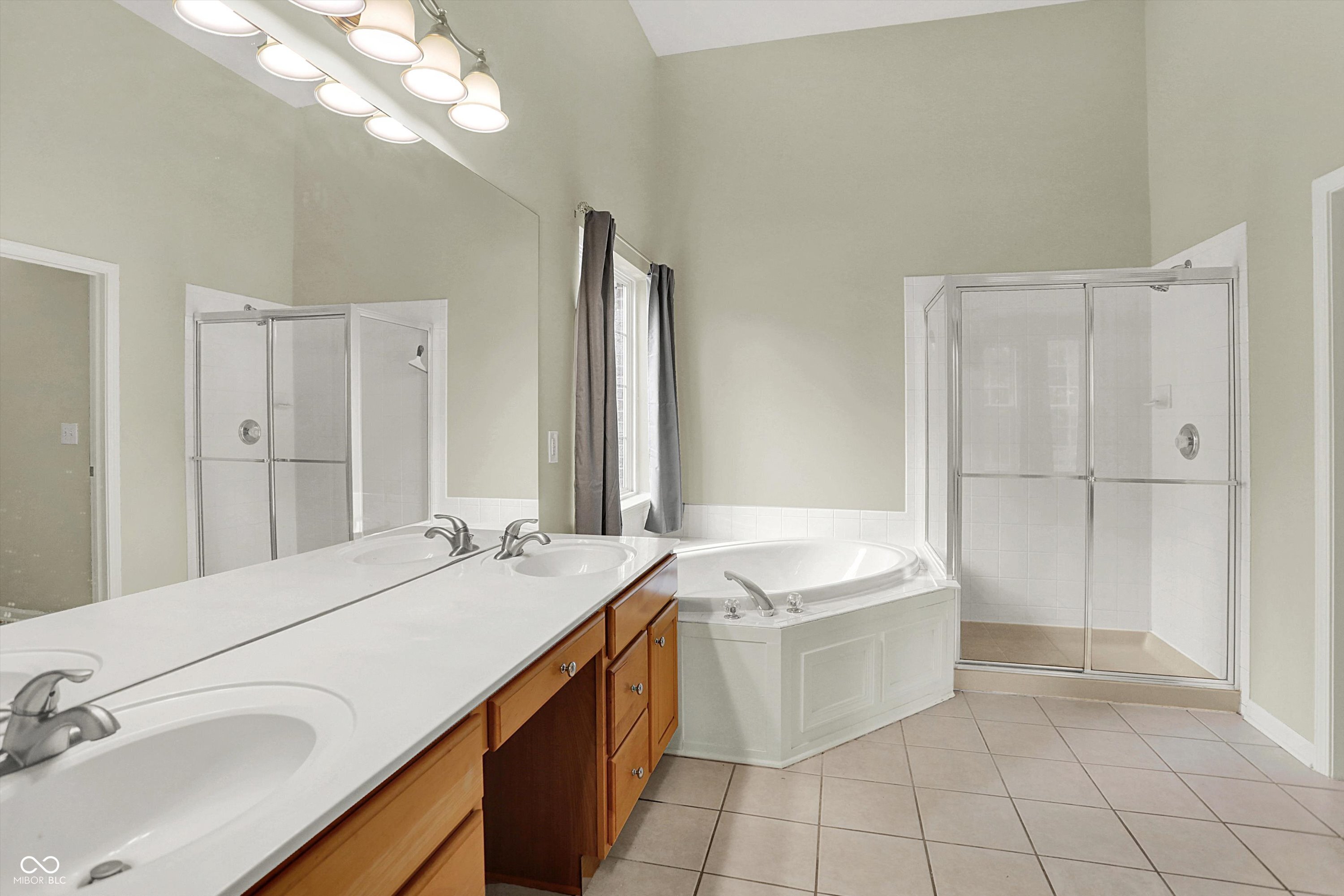 5622 Blackfoot Trail