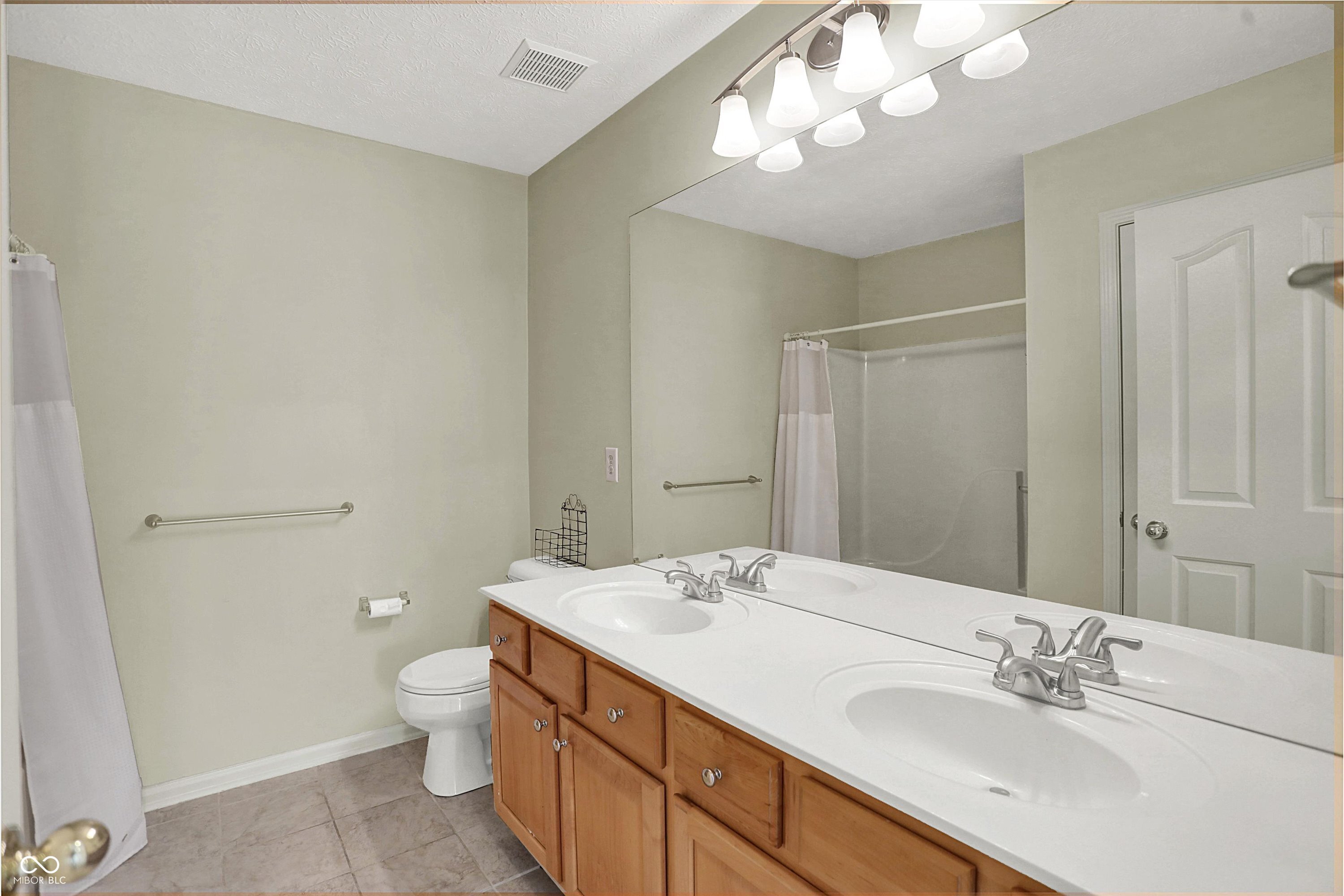 5622 Blackfoot Trail