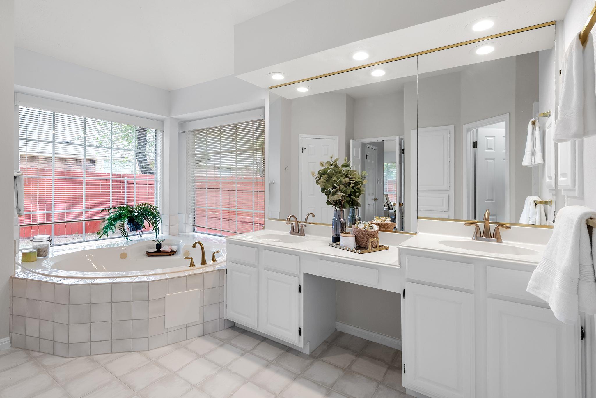 11560 Cedarcliffe DR