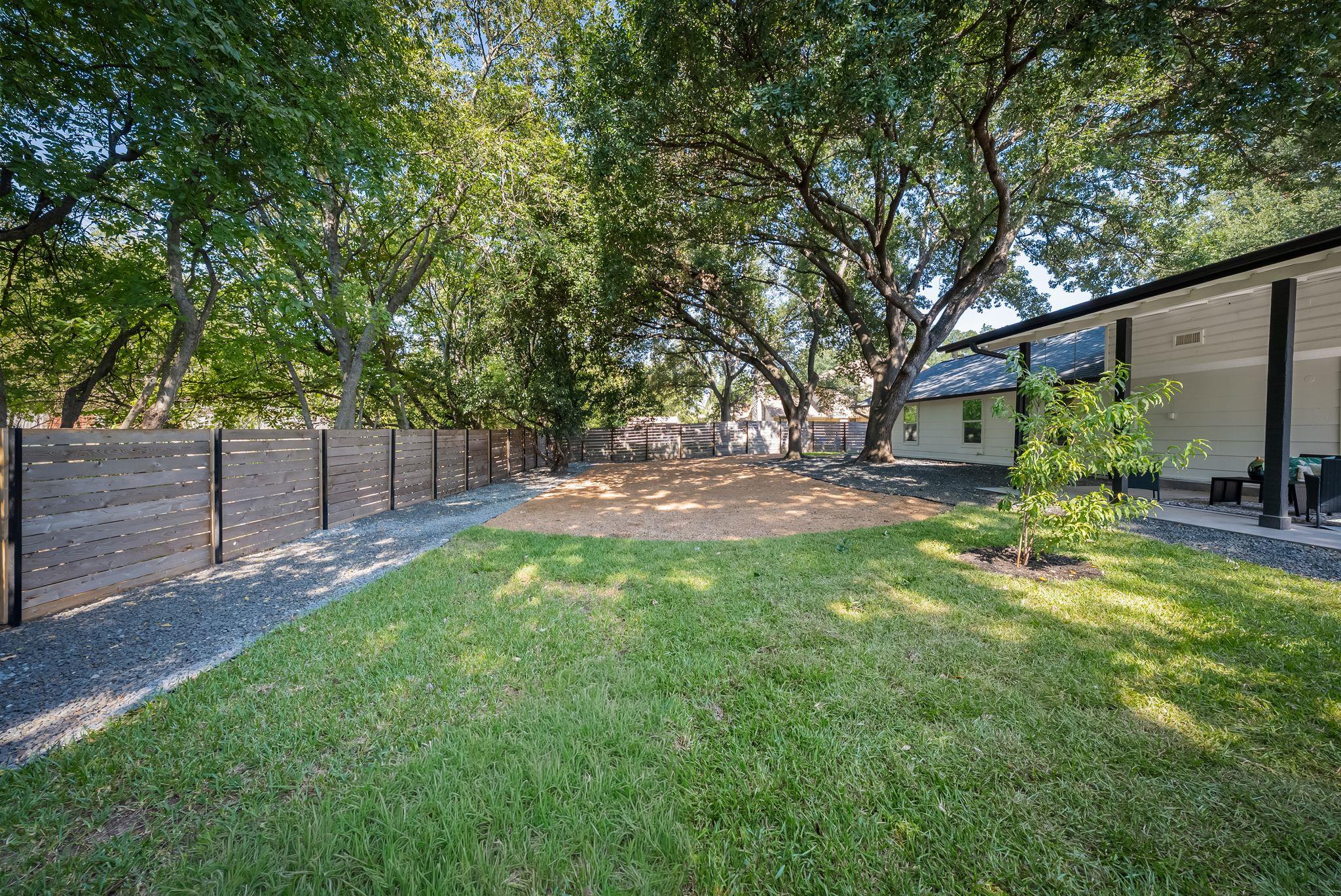 1111 Quail Park DR