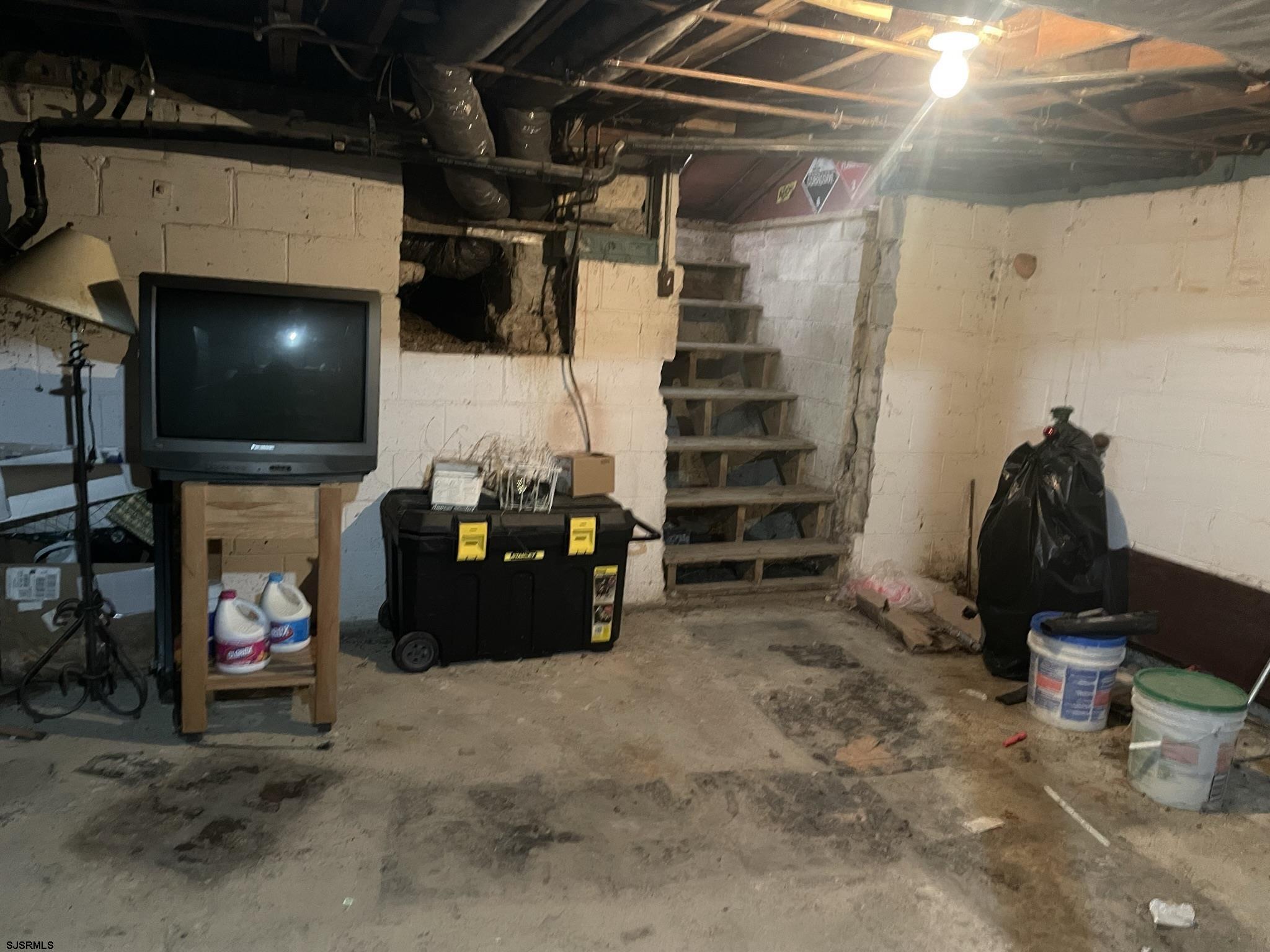 134 Hobart Ave