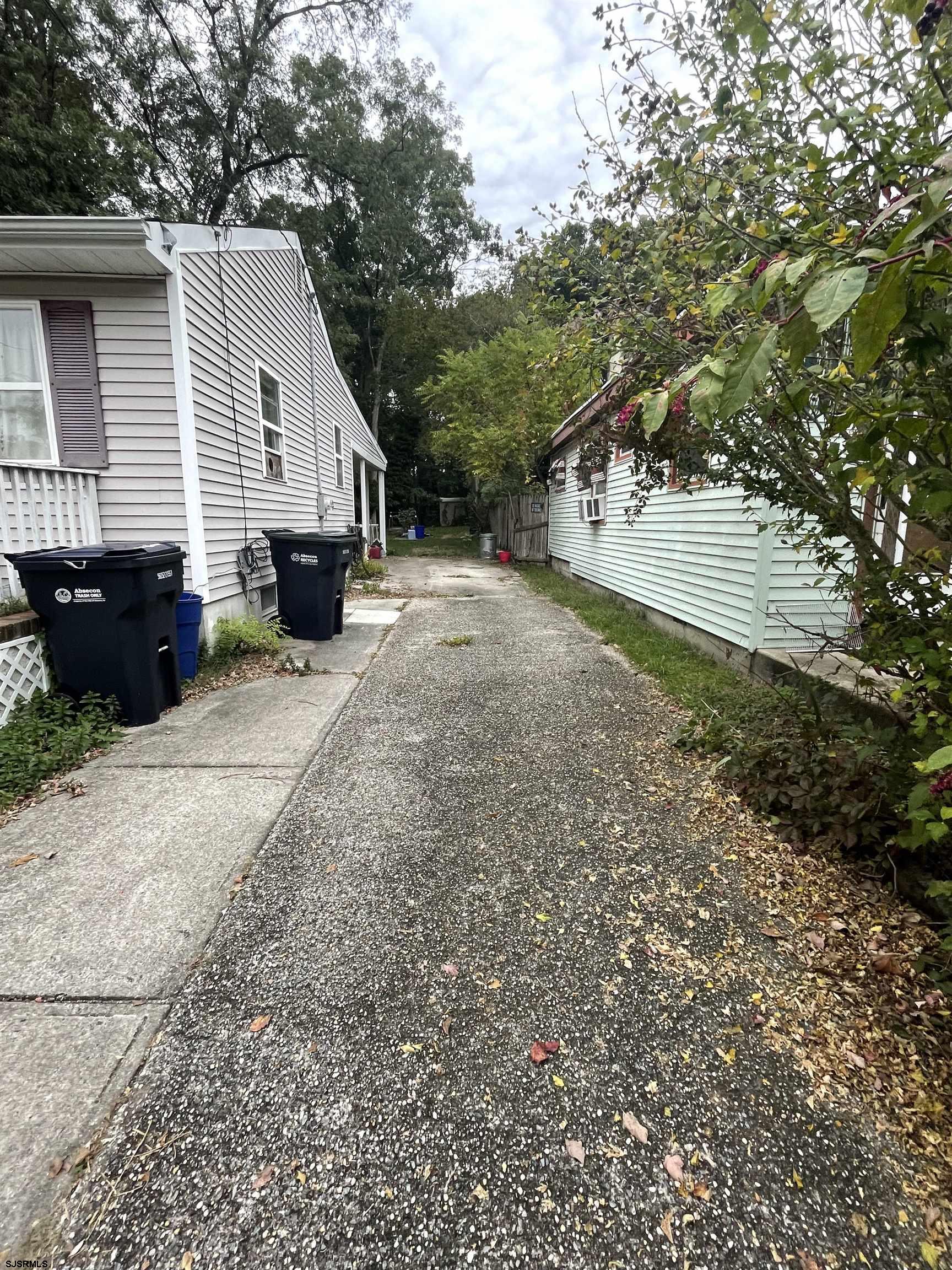 134 Hobart Ave
