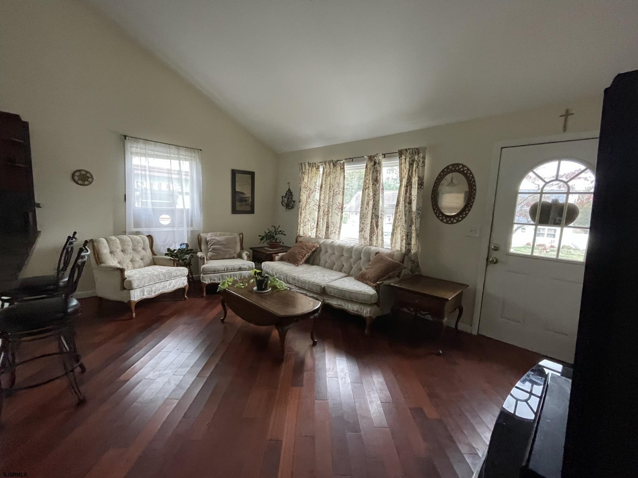 134 Hobart Ave