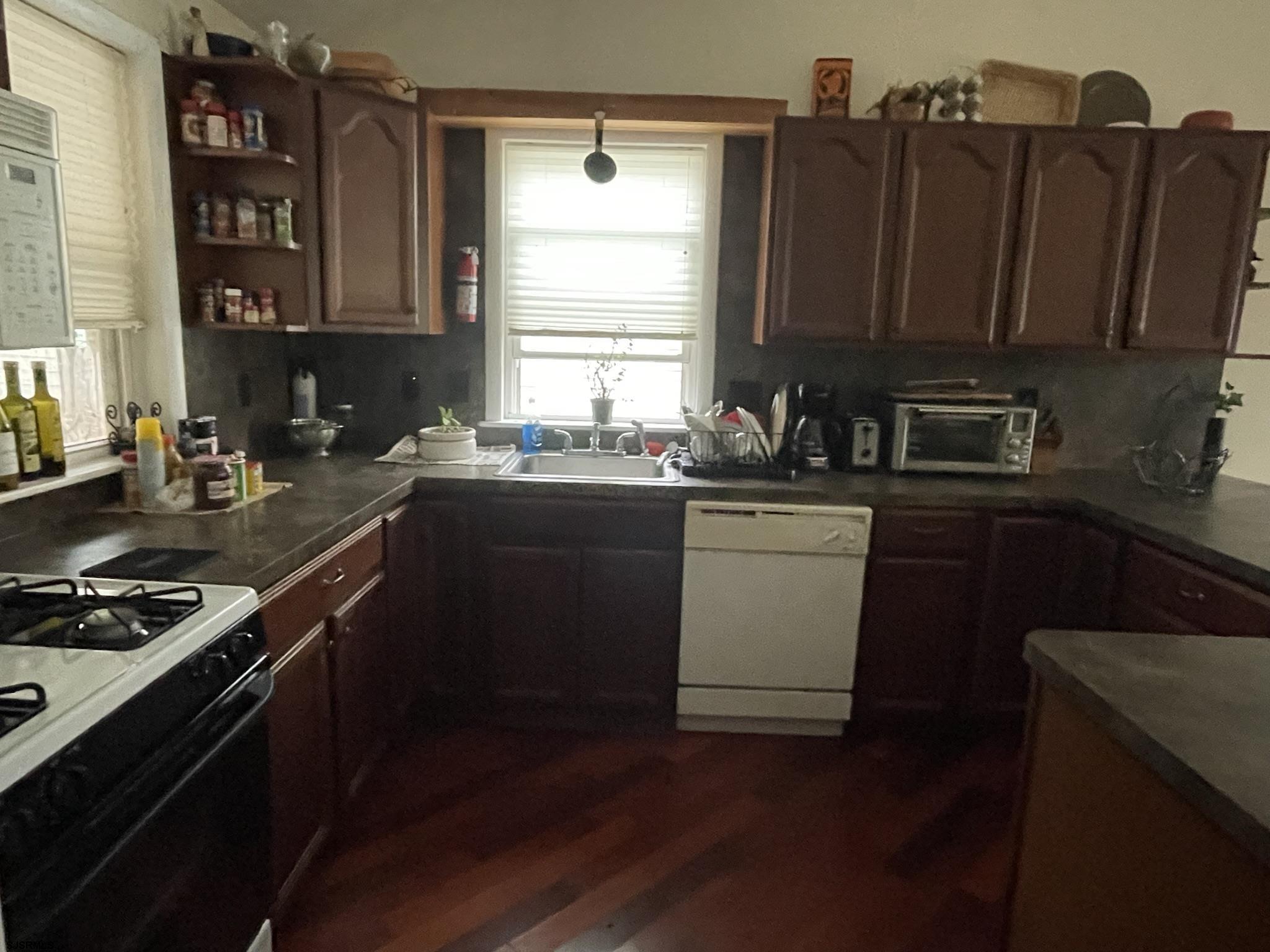 134 Hobart Ave