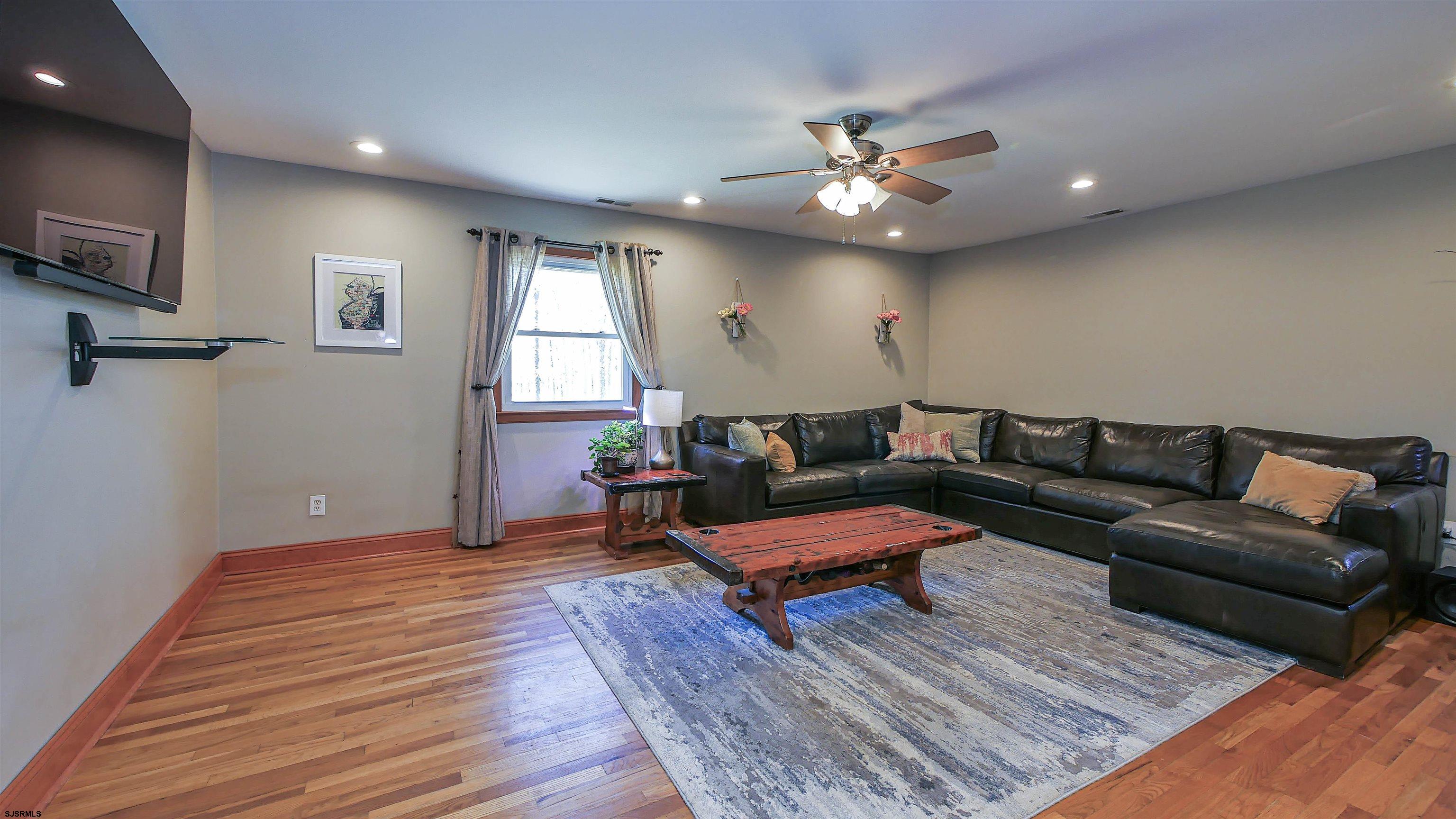 303 N Mannheim Ave