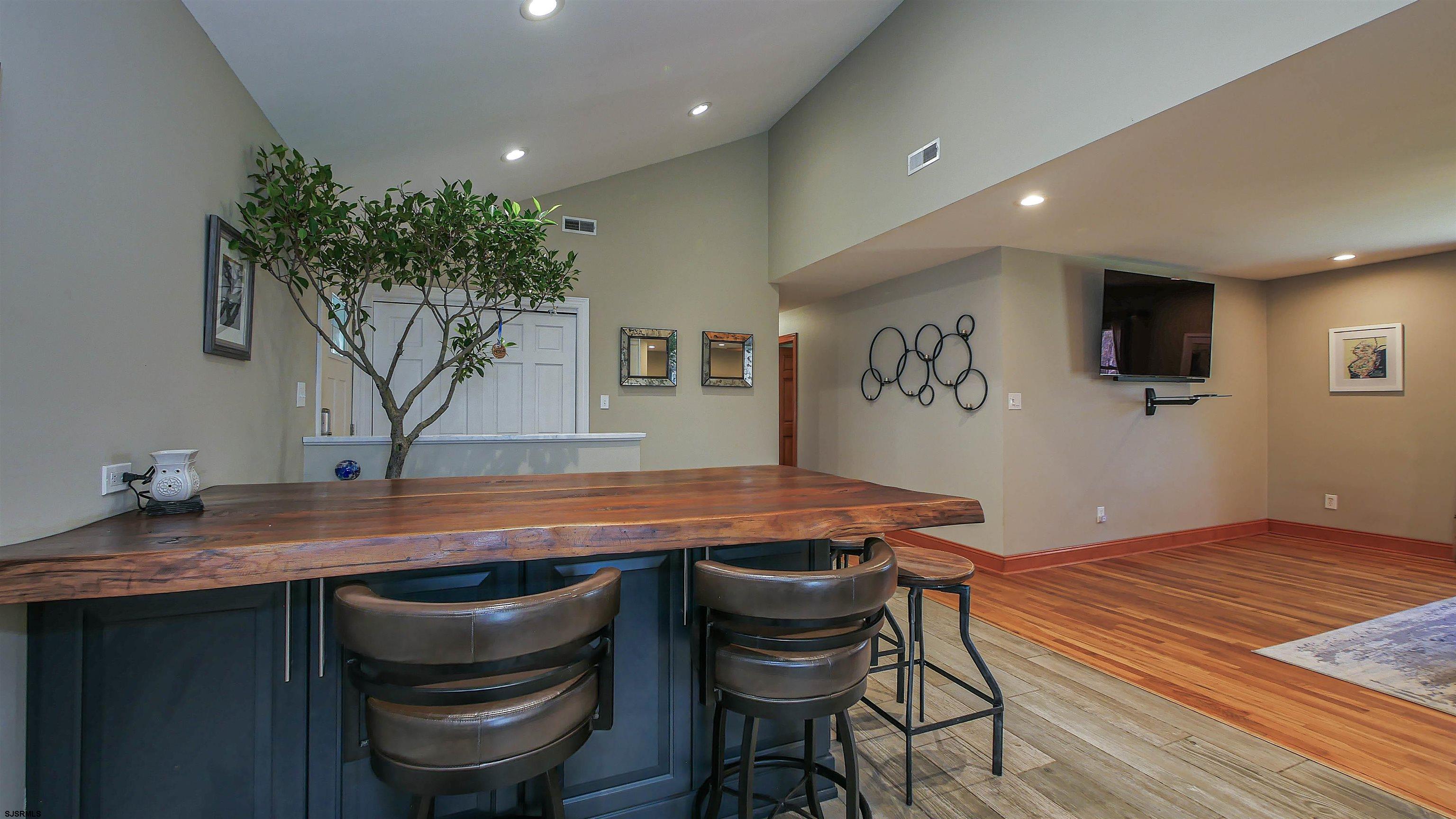 303 N Mannheim Ave