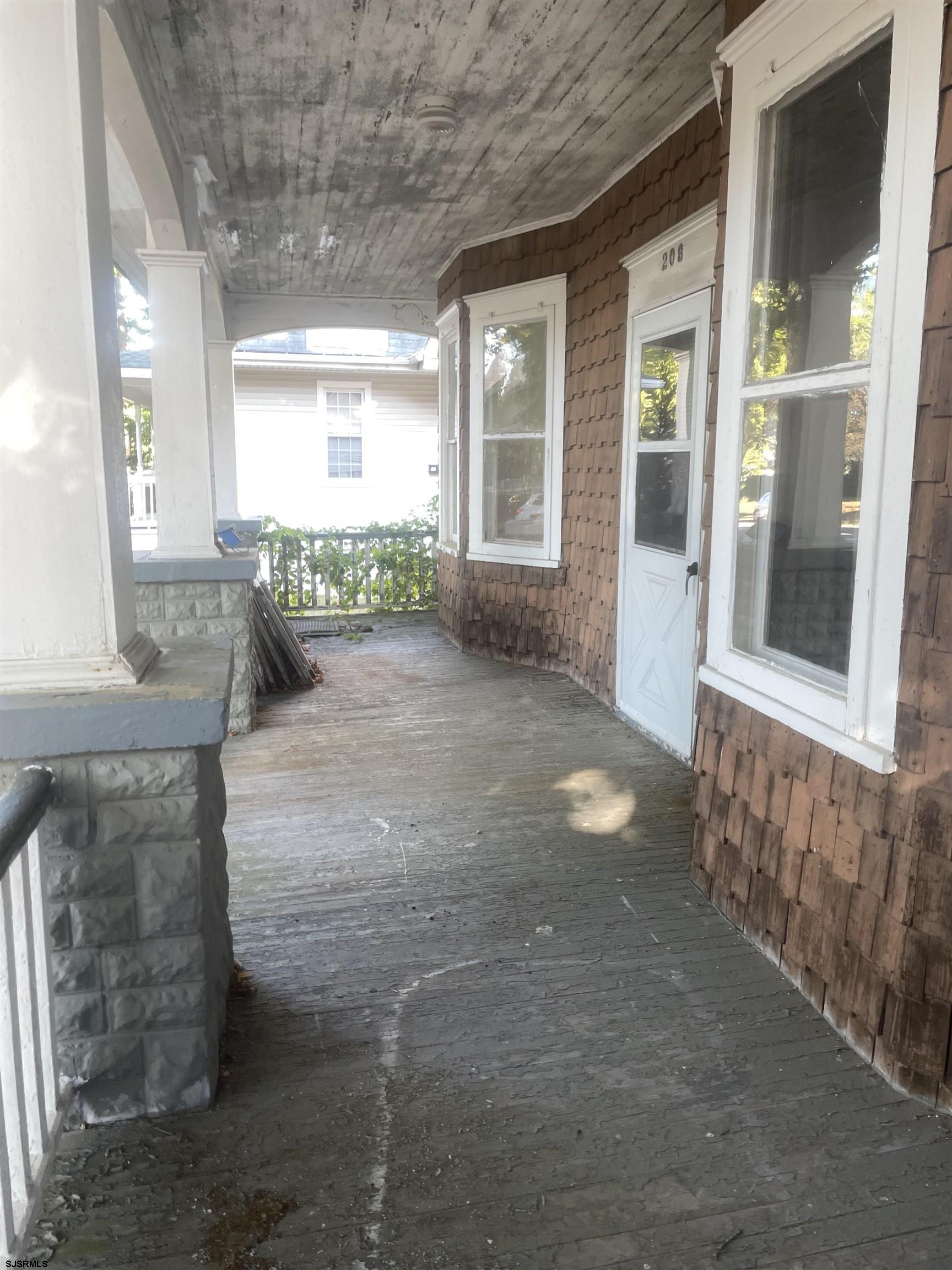 208 Liverpool Ave