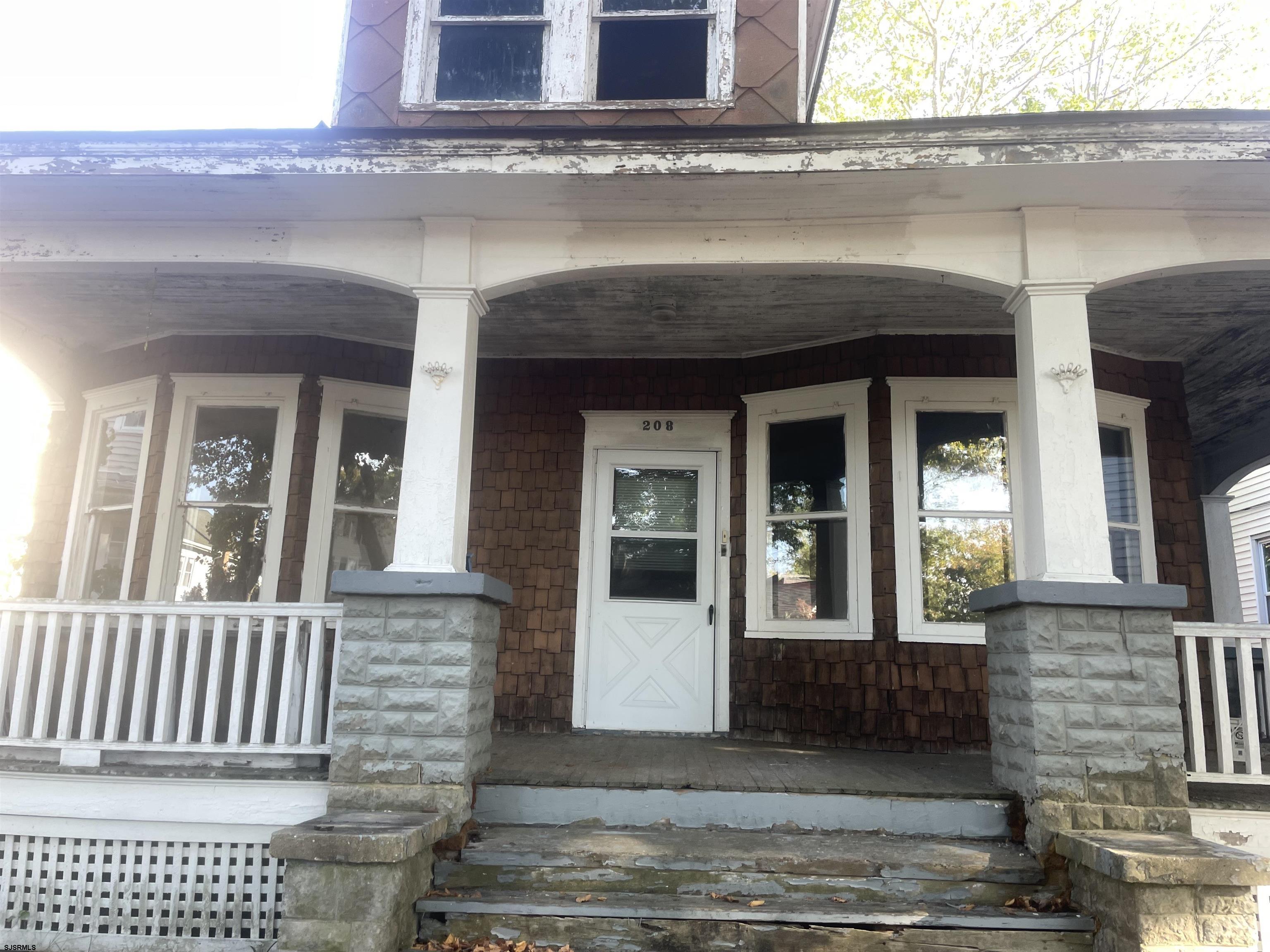 208 Liverpool Ave