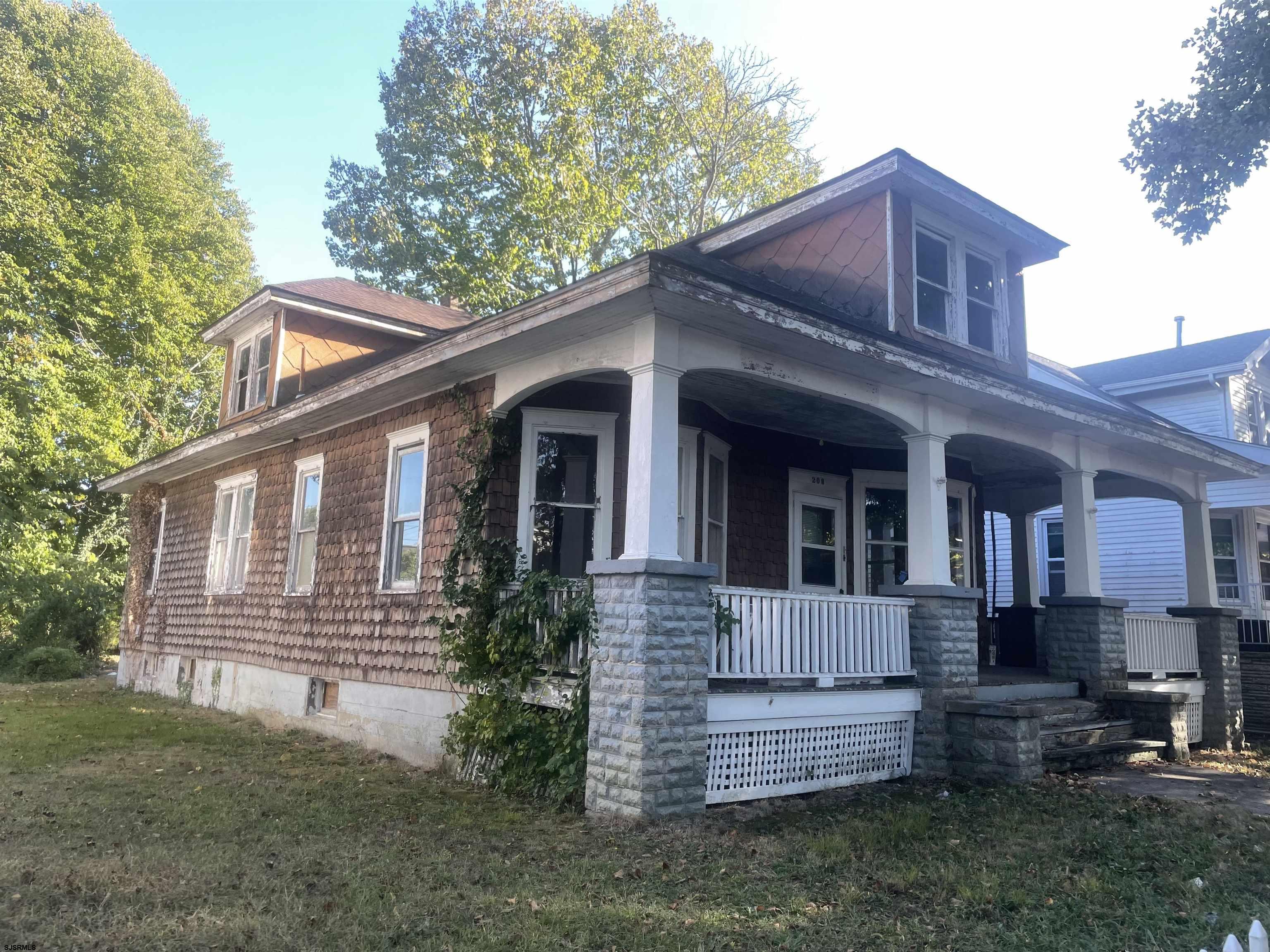 208 Liverpool Ave