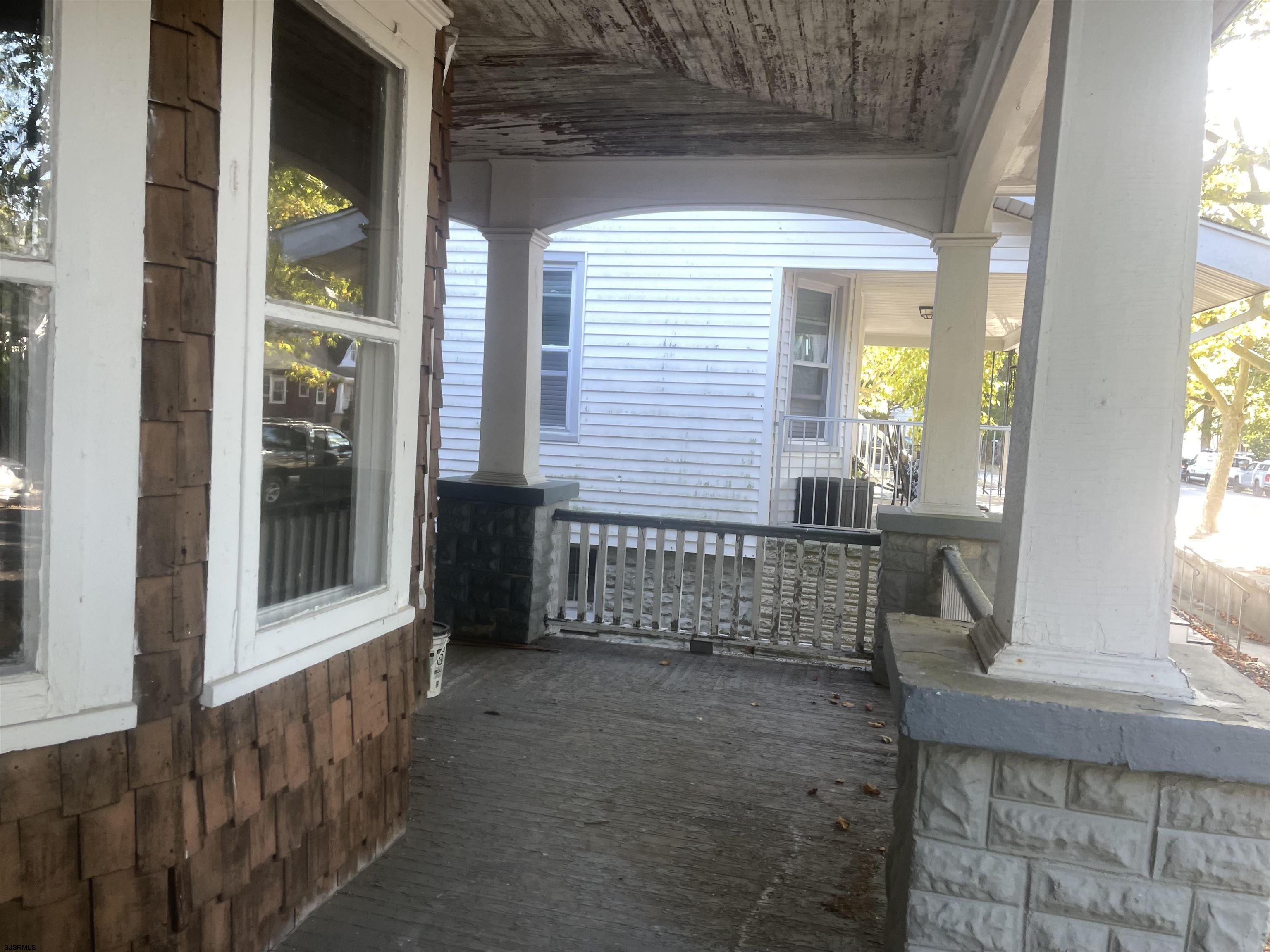 208 Liverpool Ave