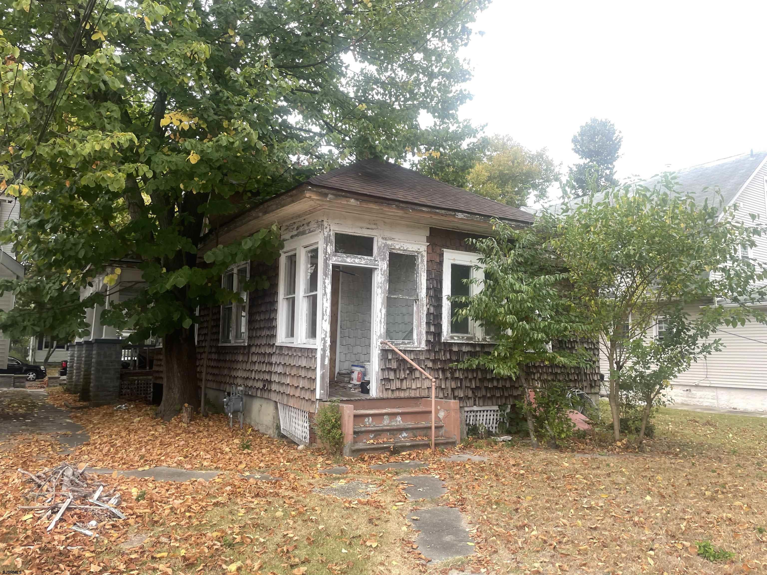 208 Liverpool Ave