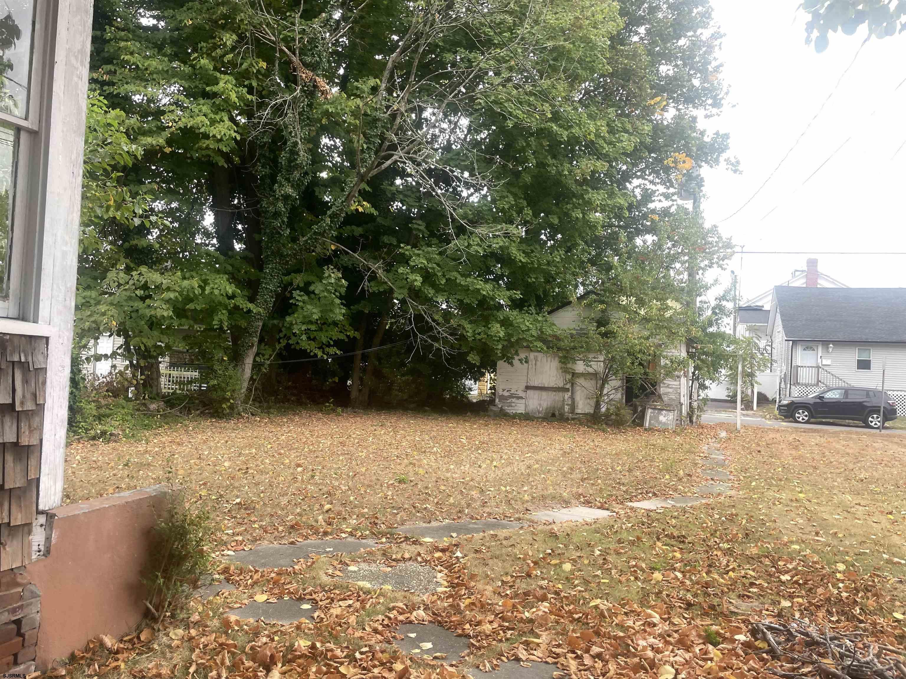 208 Liverpool Ave