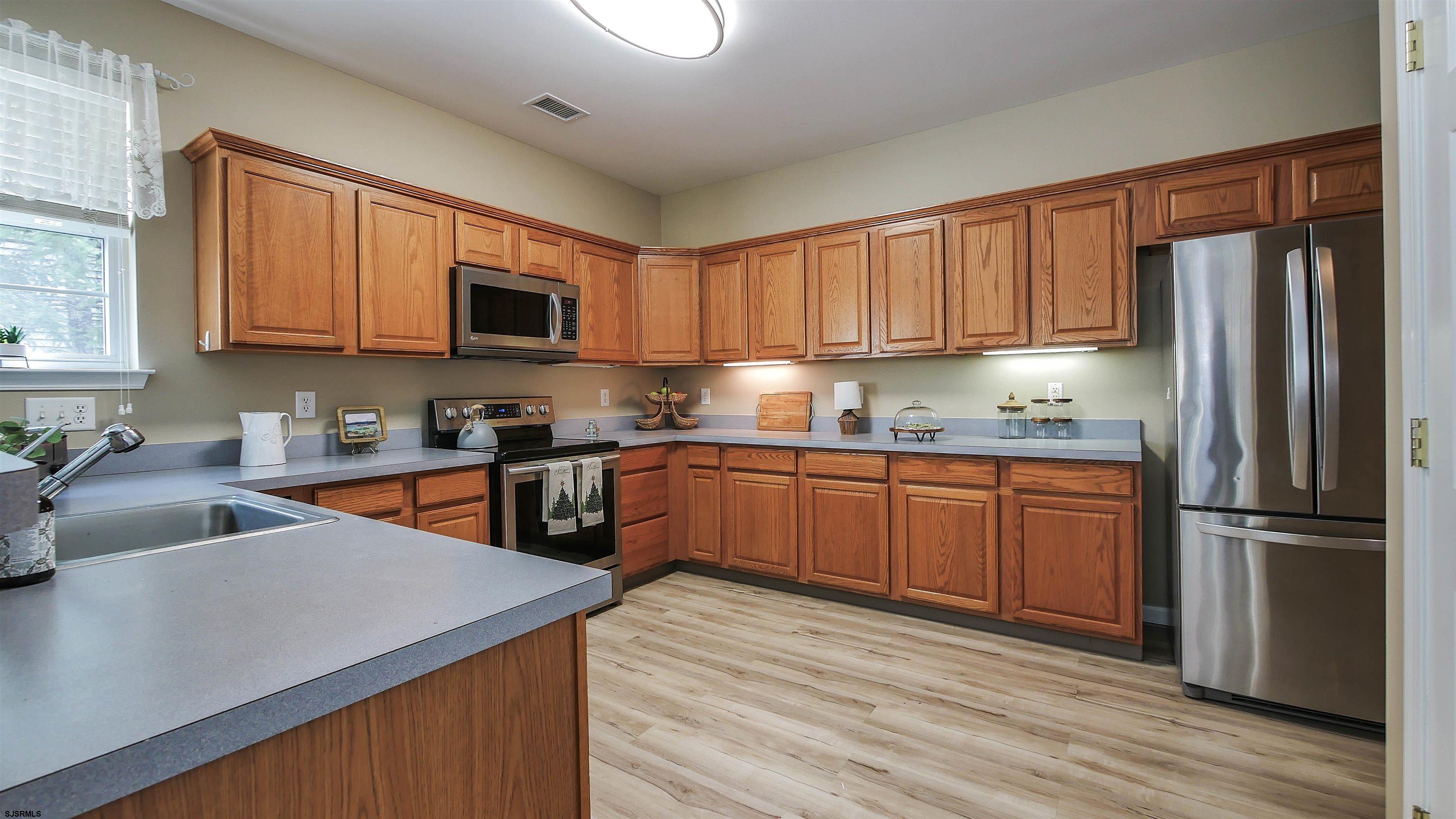 685 Cypress Point Dr