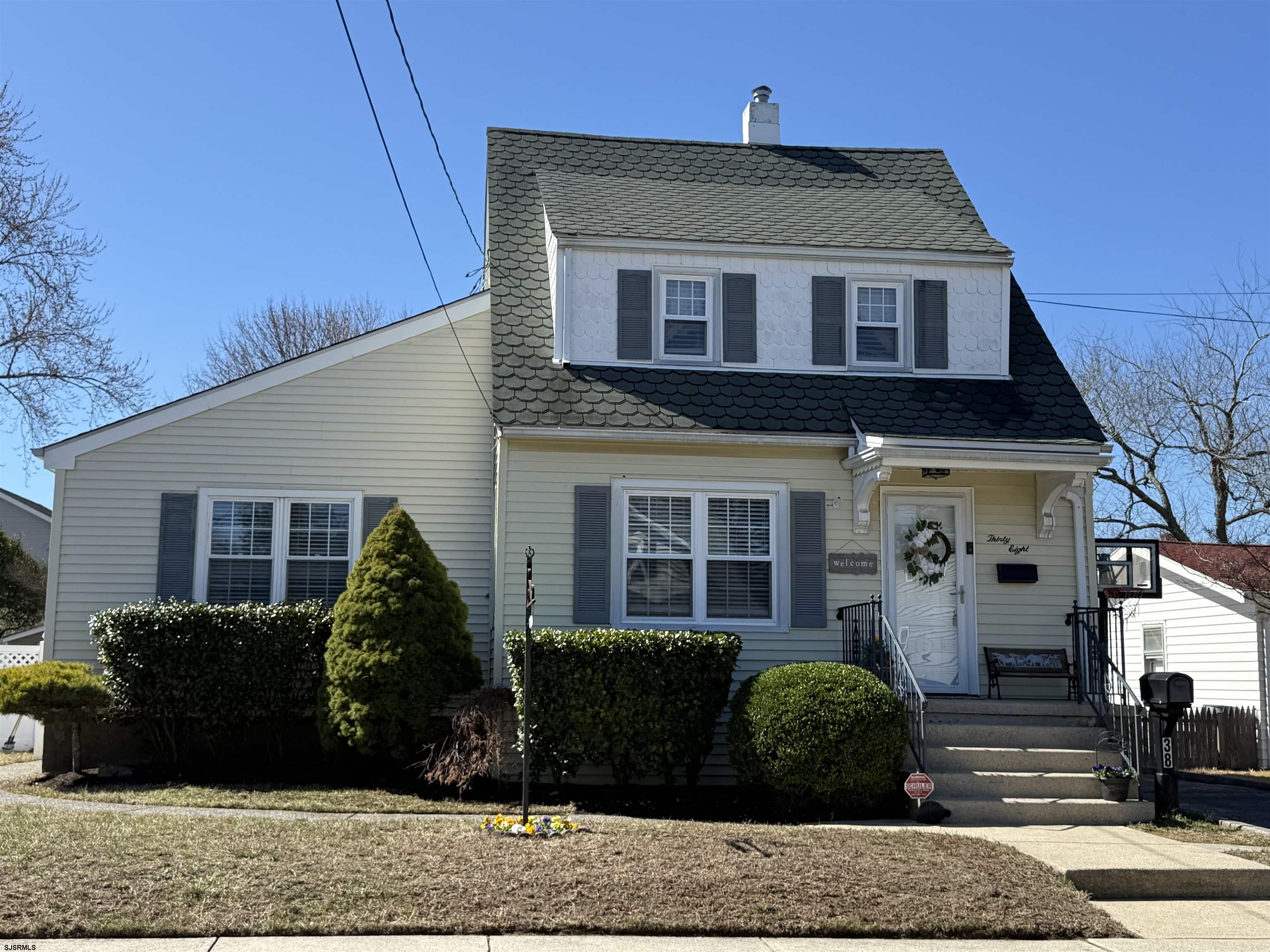 38 E Revere Ave