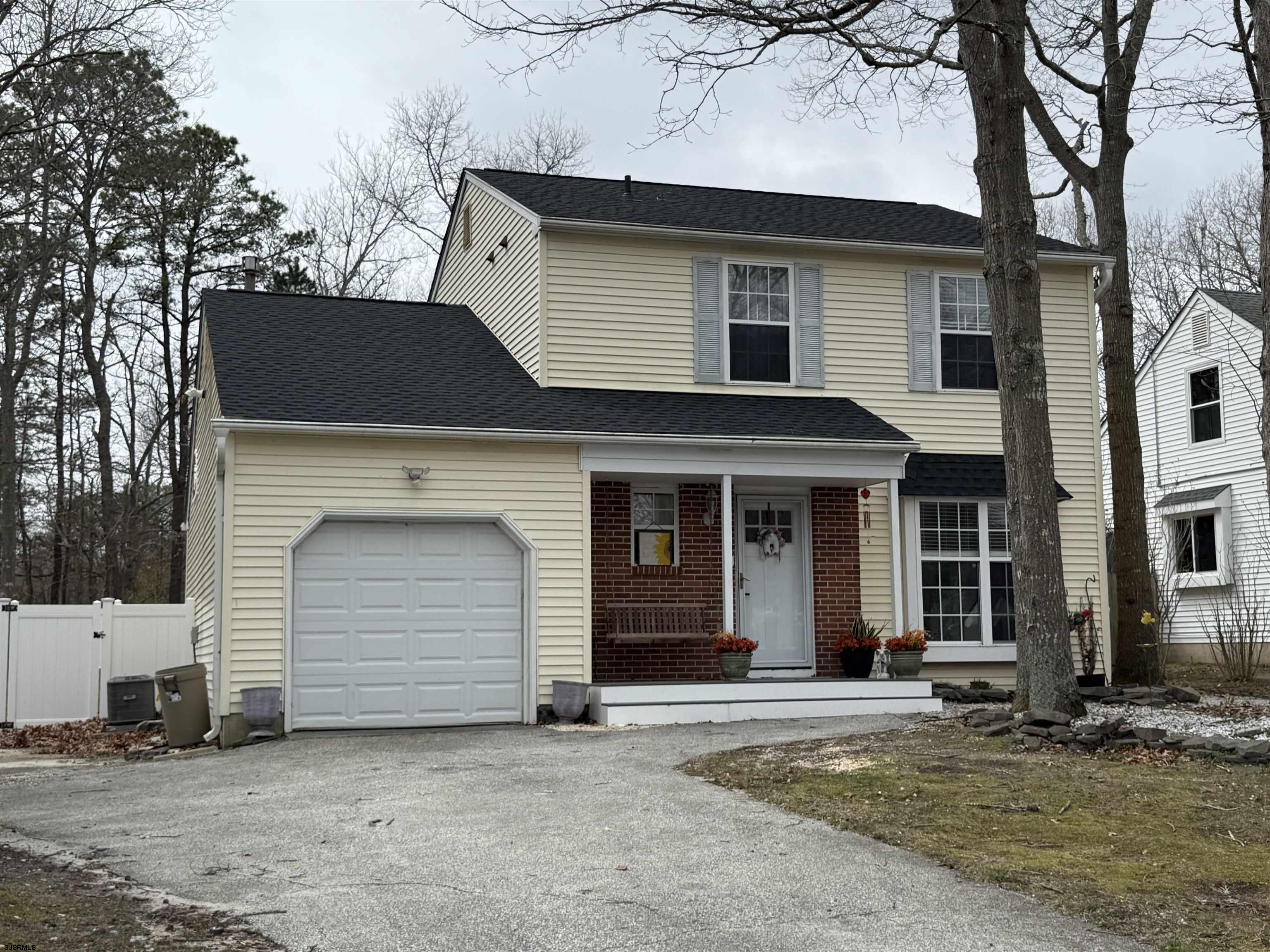 140 Rochelle Ln
