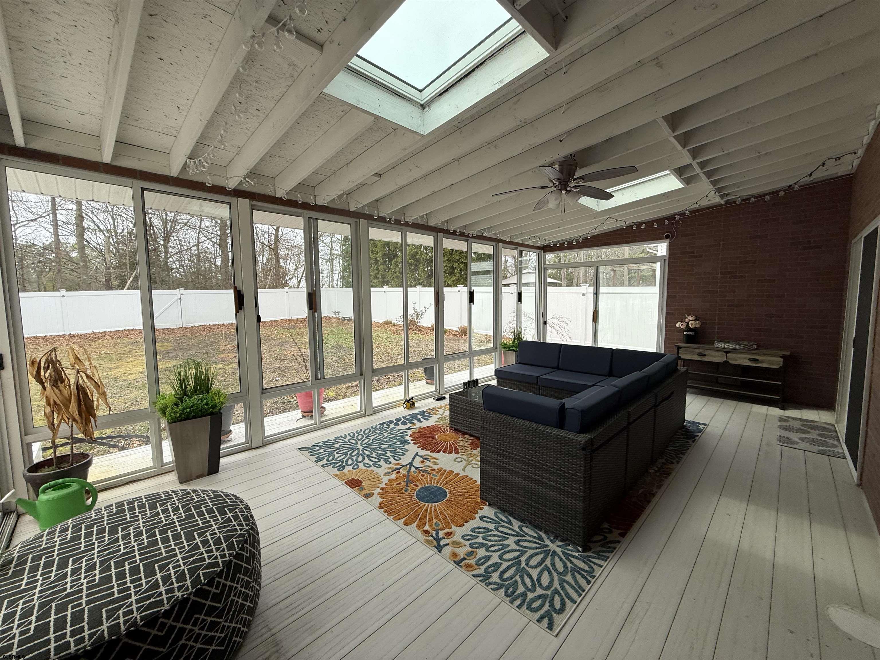 140 Rochelle Ln
