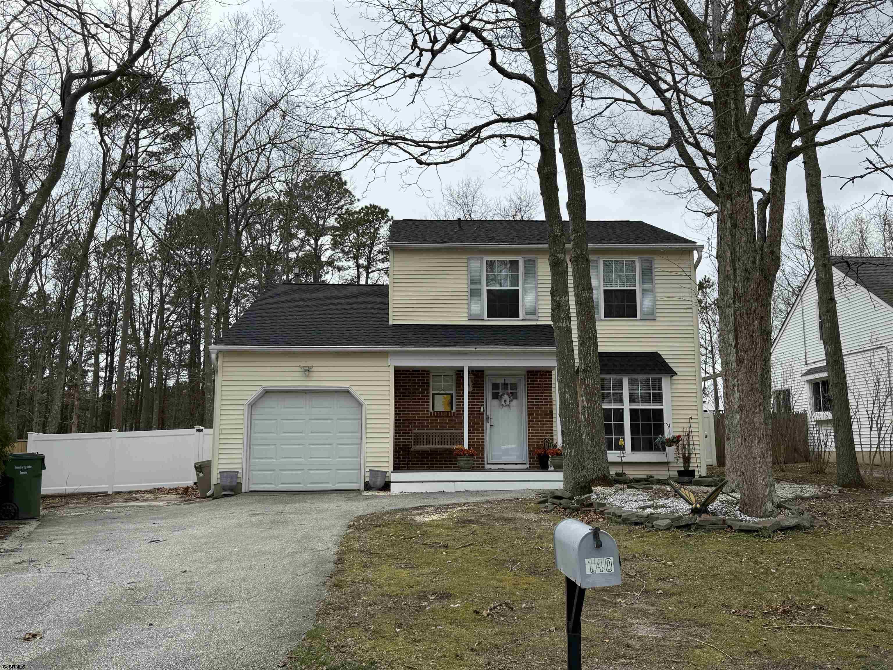 140 Rochelle Ln