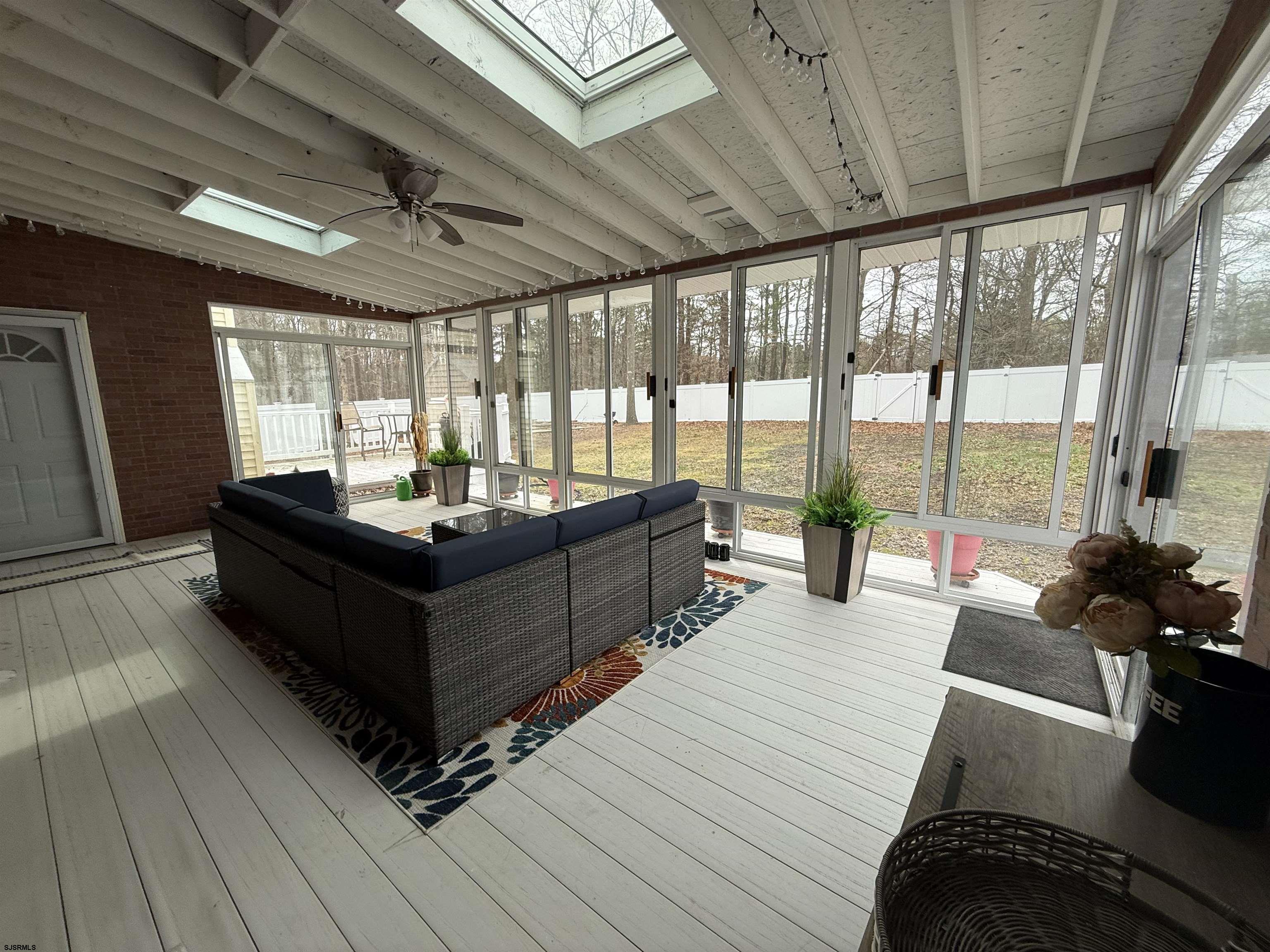 140 Rochelle Ln