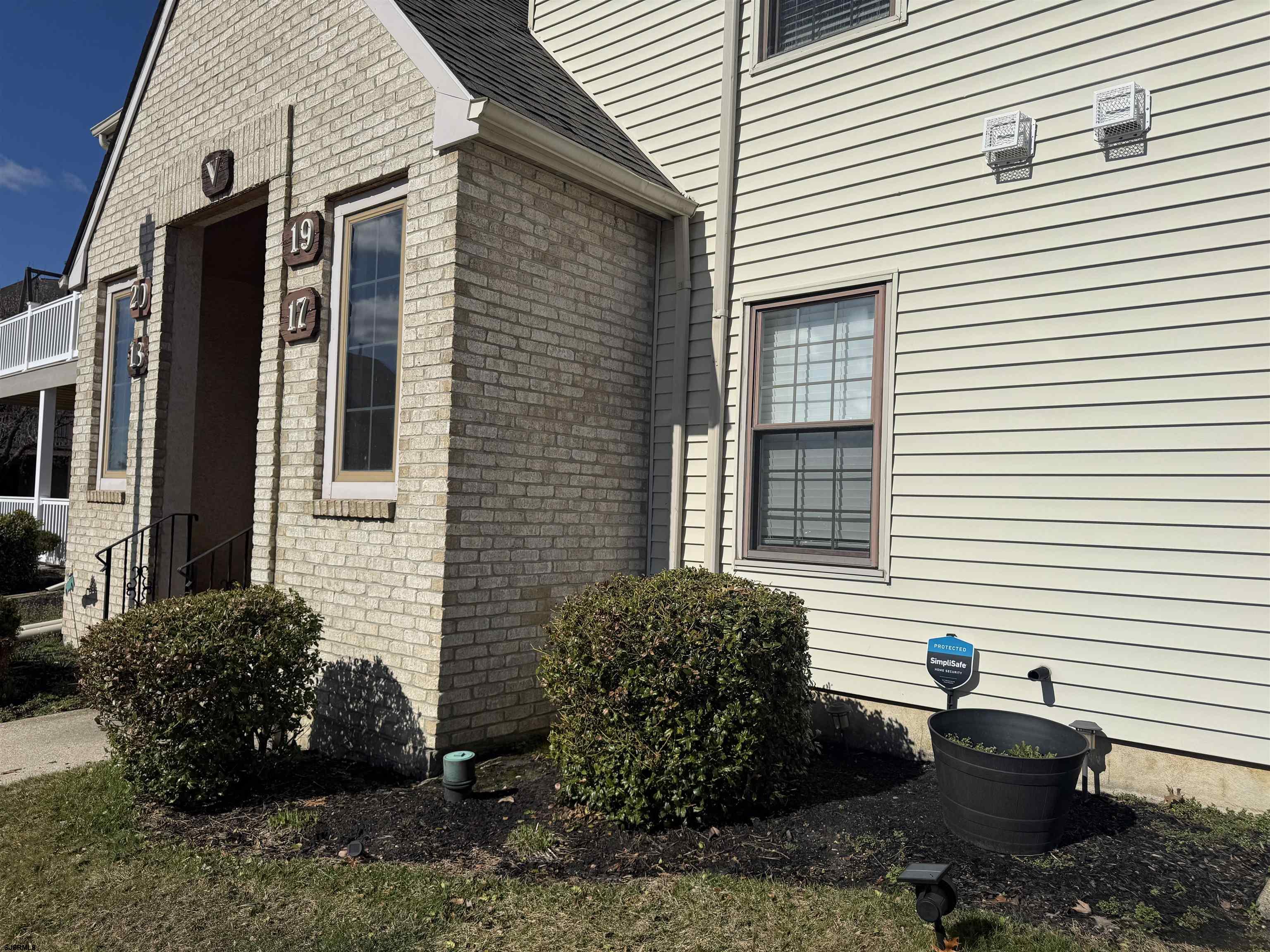 17 Harrogate Ct Unit: 17