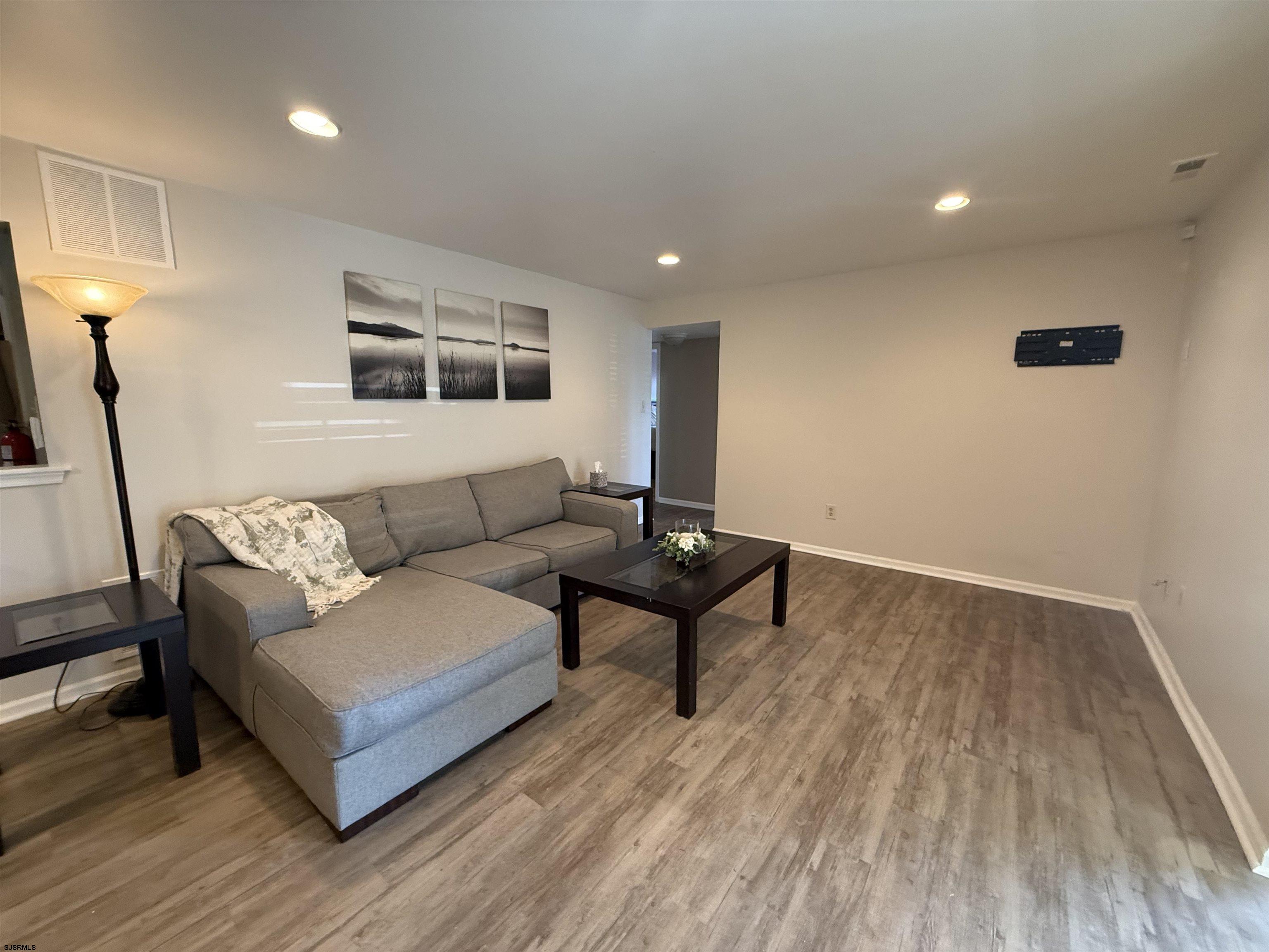 17 Harrogate Ct Unit: 17