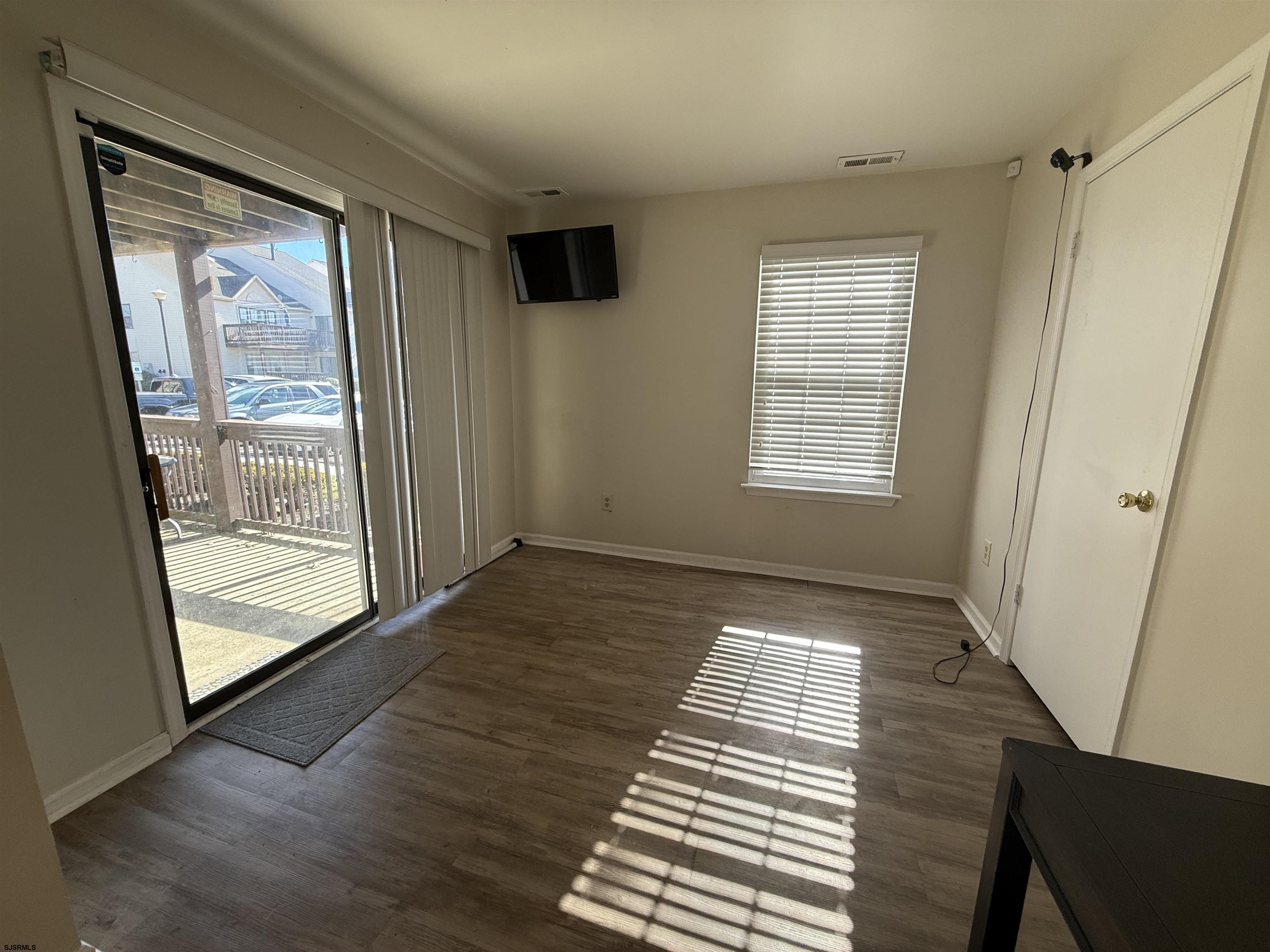 17 Harrogate Ct Unit: 17