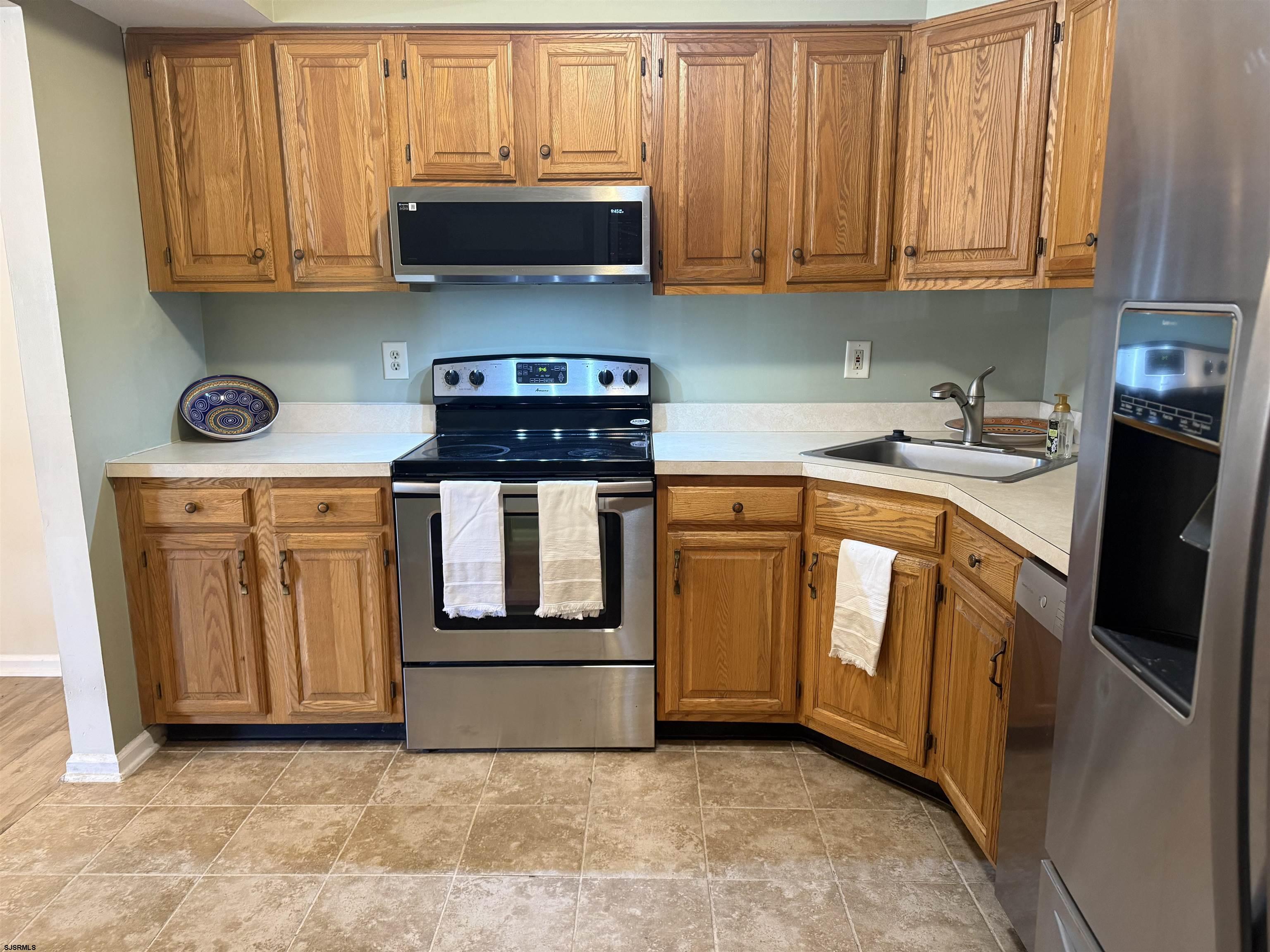 17 Harrogate Ct Unit: 17