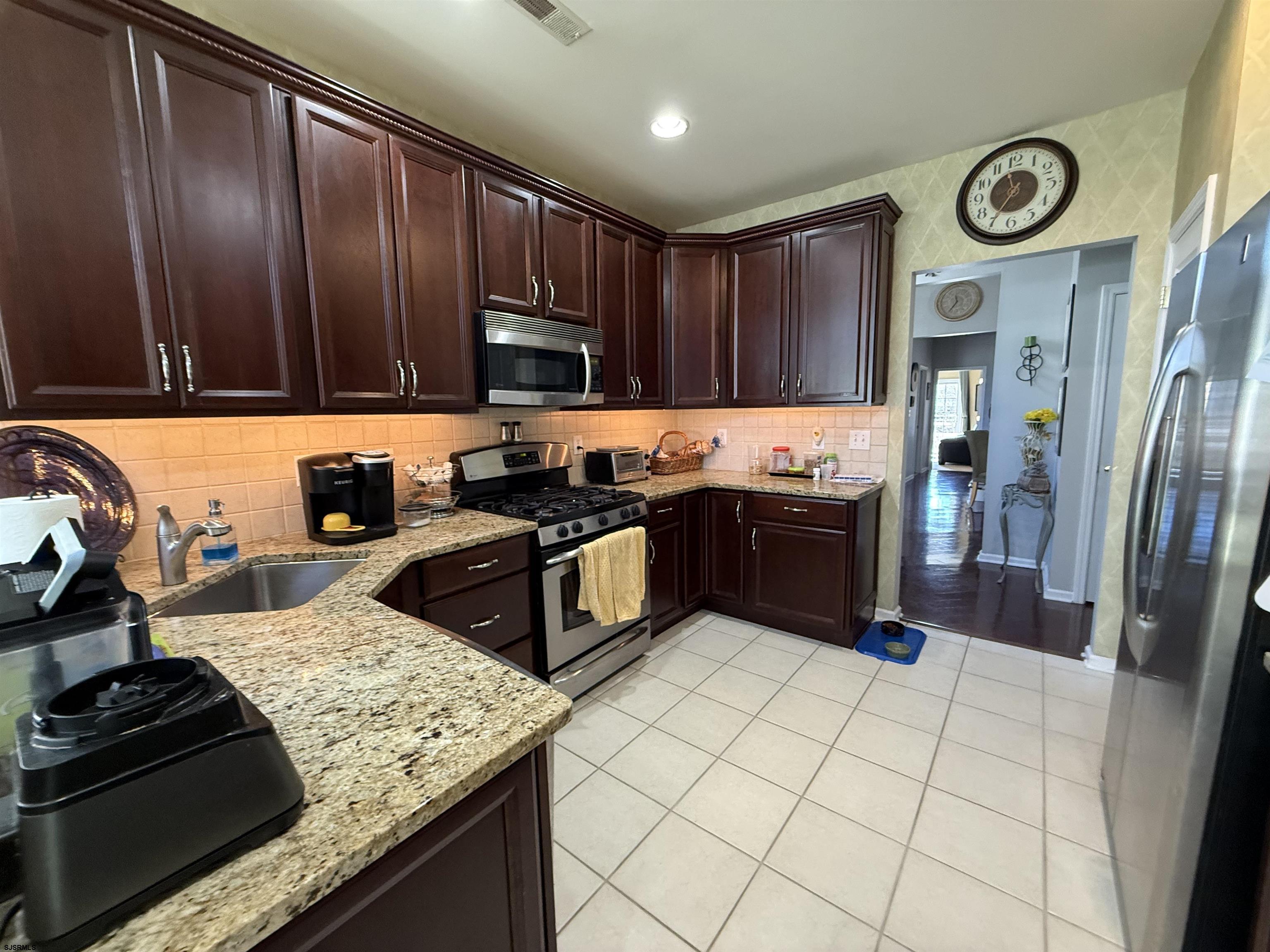 9 Delray Ln
