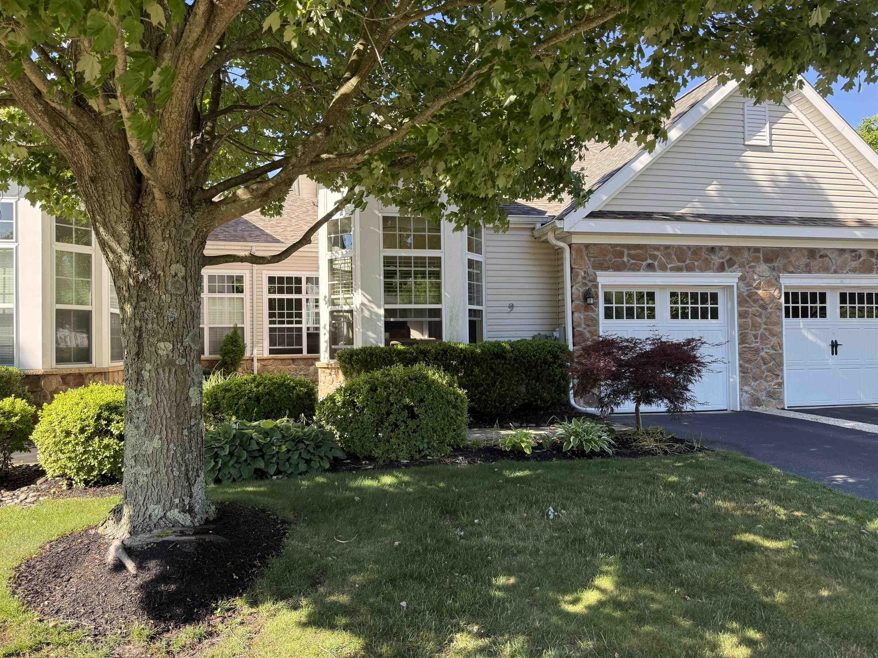 9 Delray Ln