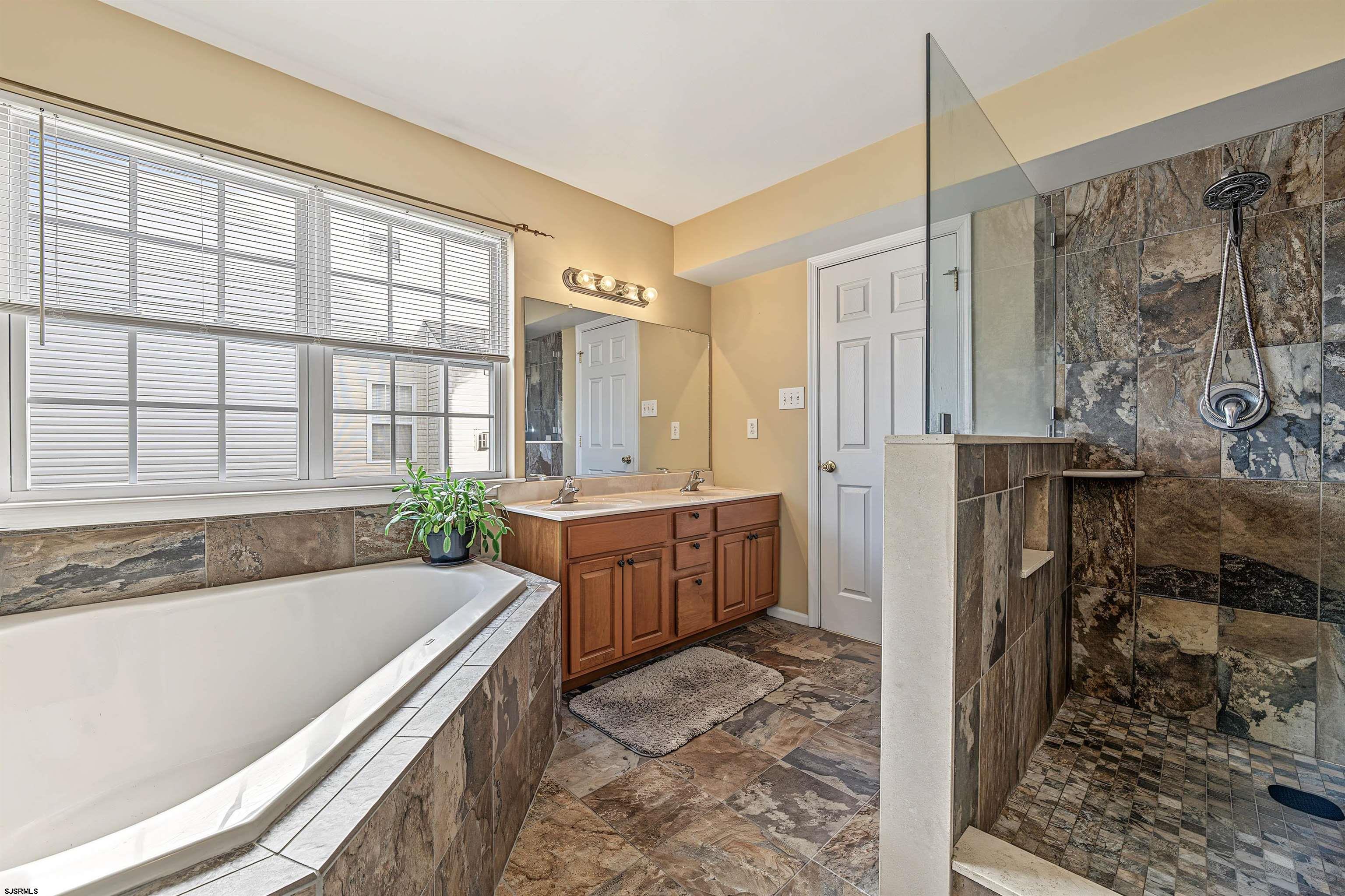 43 Donegal Ln