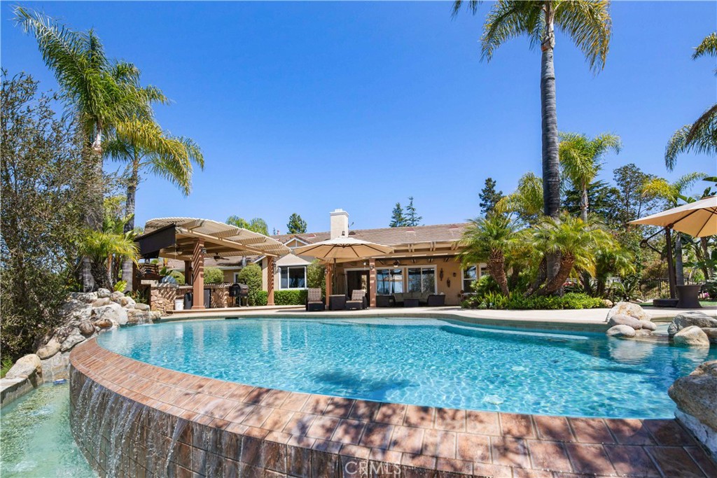 3988 Keri Way