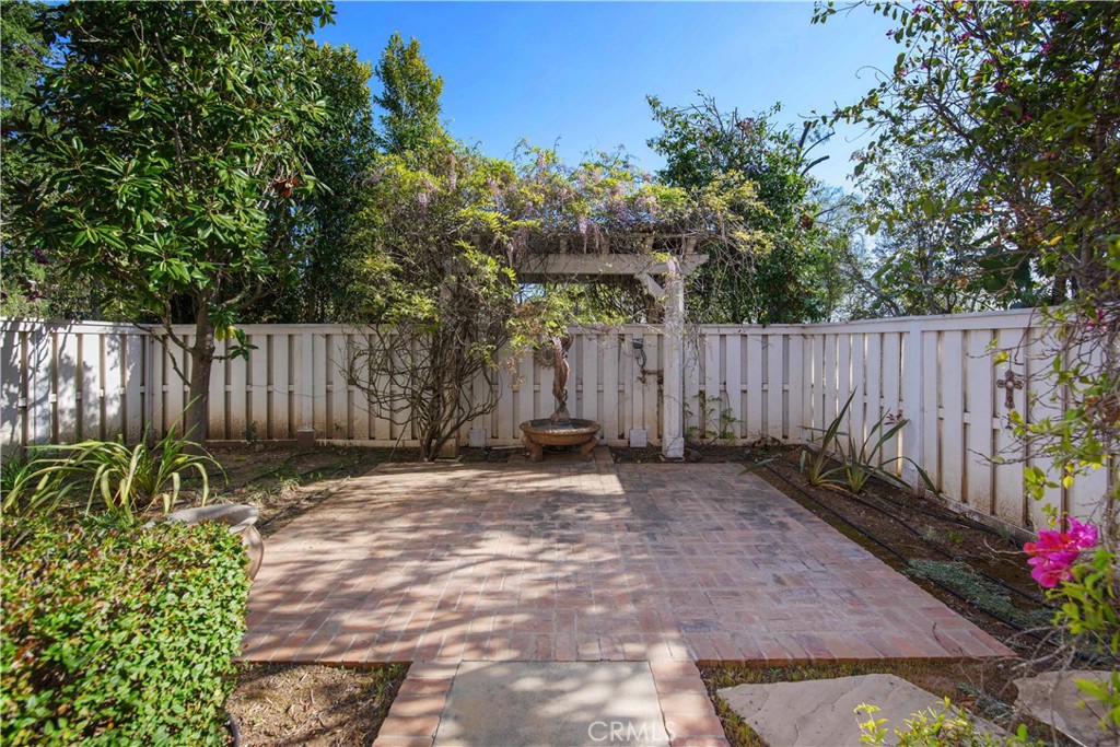 3988 Keri Way