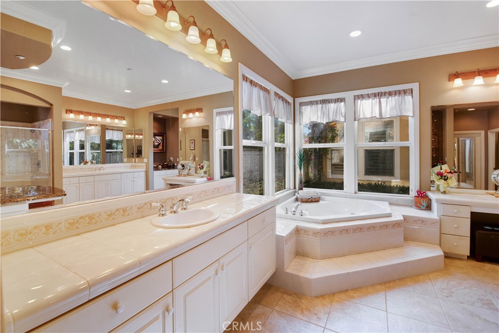 3988 Keri Way